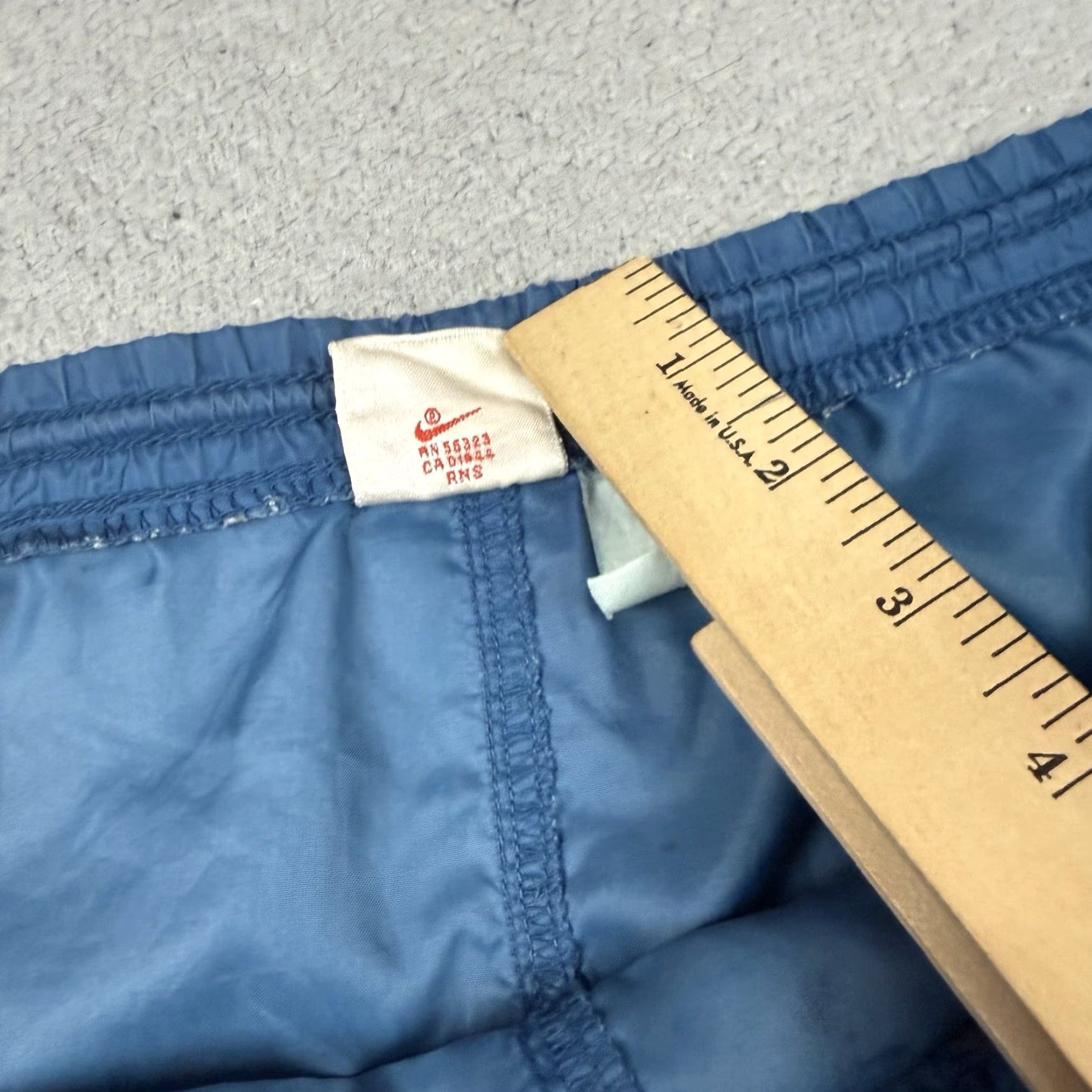 Nike VINTAGE Nike Pants Mens L Blue Nylon Jogger Windbreaker Track 80s Rare Vtg L Modern Classic 90s Logo Men Size US 33 - 6 Thumbnail