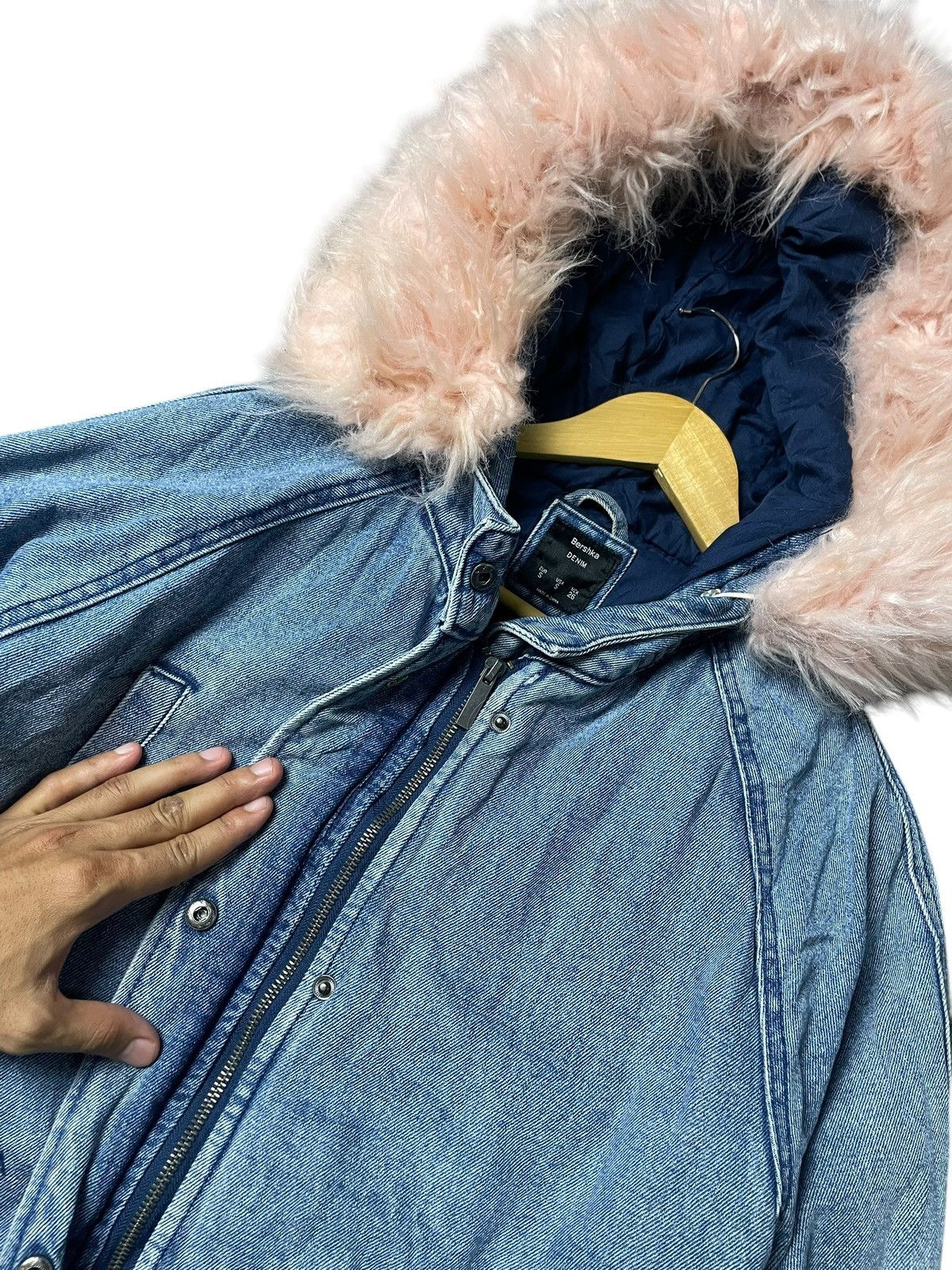 Bershka × Vintage Vintage BERSHKA Fur Hooded Denim Jacket (98) Size US S / EU 44-46 / 1 - 7 Thumbnail