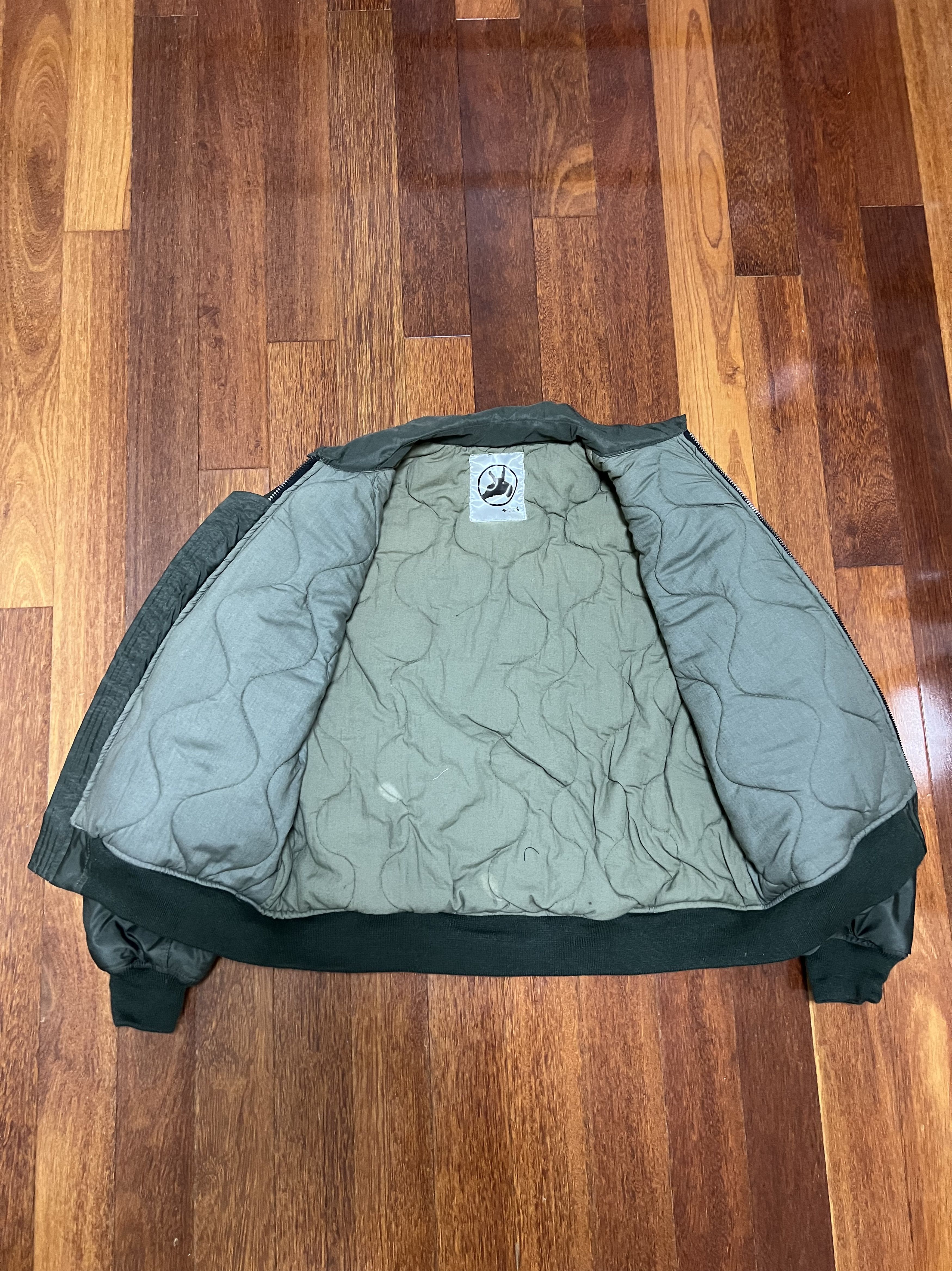 basketcase gallery 💚 Basketcase Flight Military Bomber Jacket Olive Green NEW Size US L / EU 52-54 / 3 - 3 Thumbnail