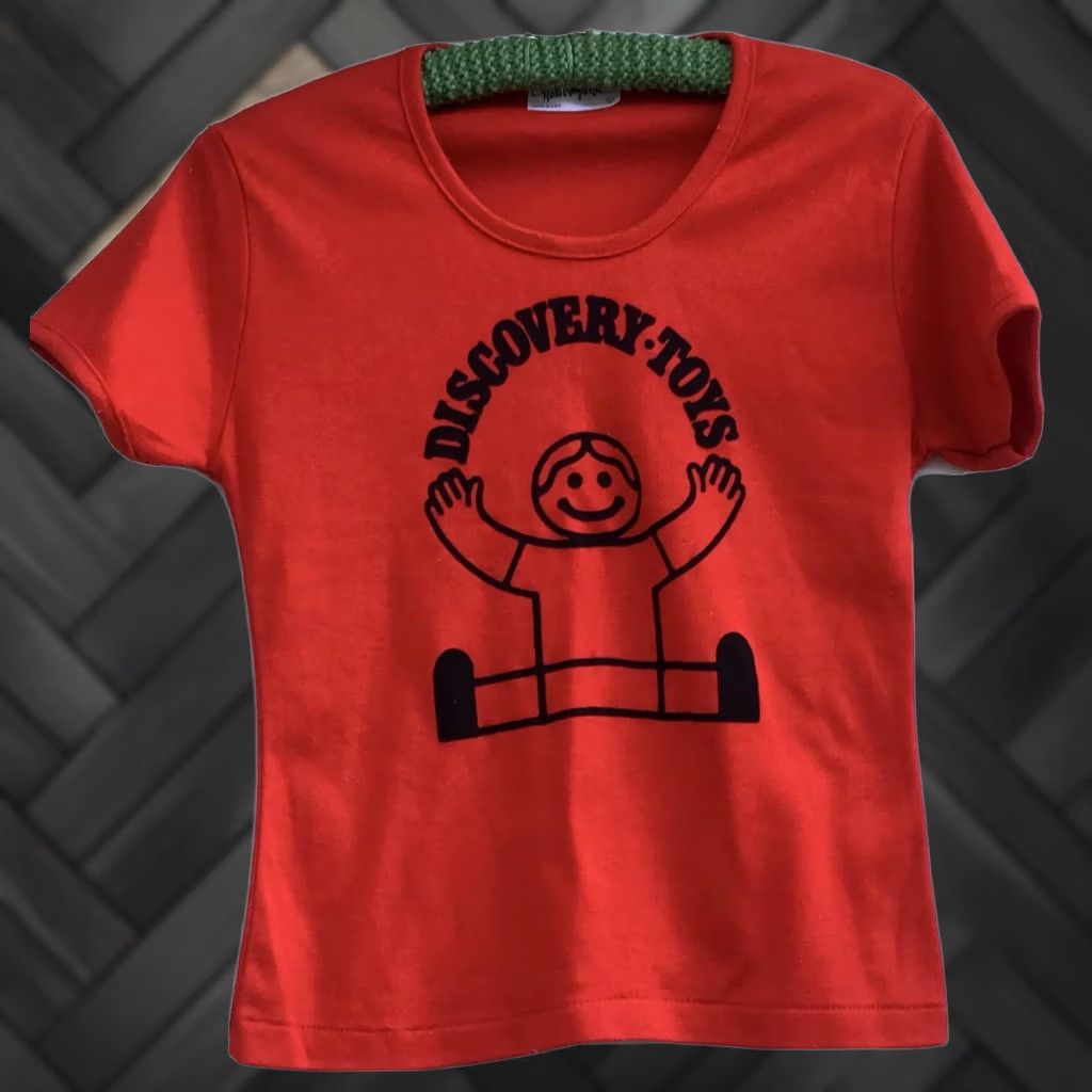 Vintage VINTAGE Hanes designer tee DISCOVERY TOYS T-Shirt 1980s Red Women L United States Short Sleeve Graphic Tee Size L / US 10 / IT 46 - 1 Thumbnail