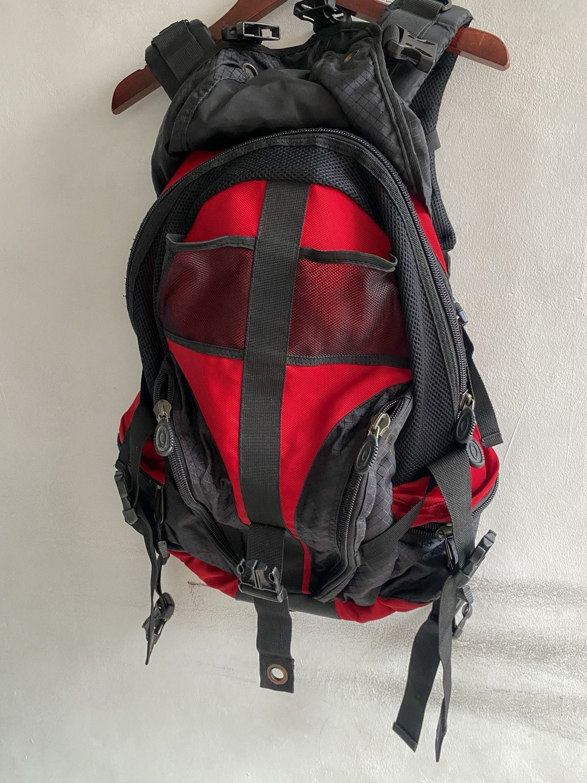 Oakley Vtg Oakley Backpack Size 30 - 11 Thumbnail