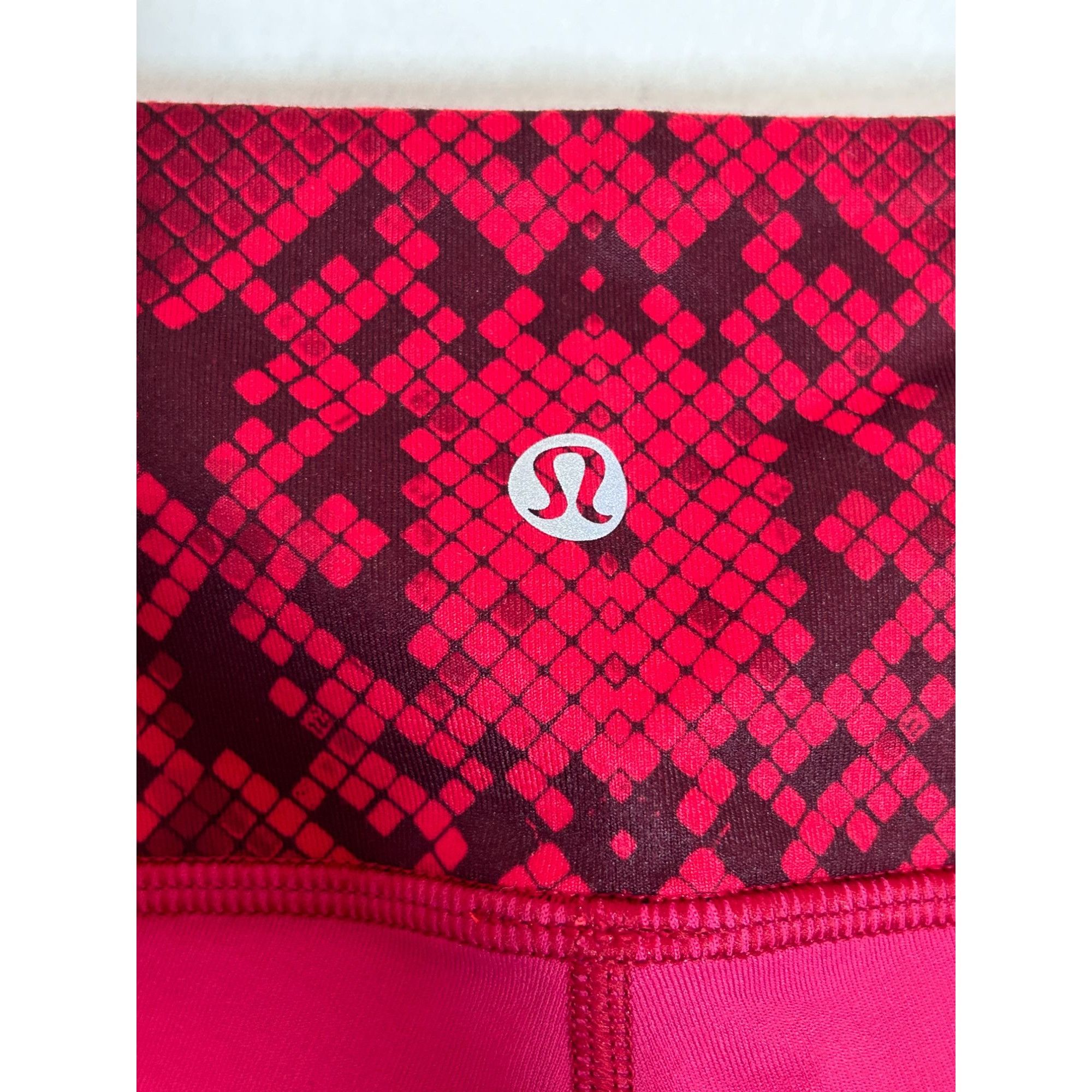 Lululemon Lululemon Wunder Under Pant III (Reversible) Cranberry/Alarm Size 28" / US 6 / IT 42 - 5 Thumbnail