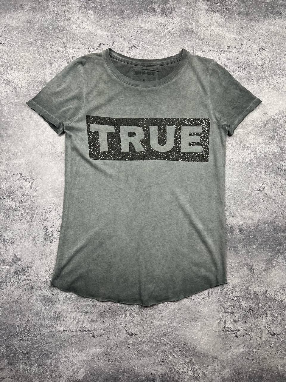 True Religion Vintage 2000s True Religion T-Shirt Big Logo Avant Garde Tee Size XS / US 0-2 / IT 36-38 - 1 Thumbnail