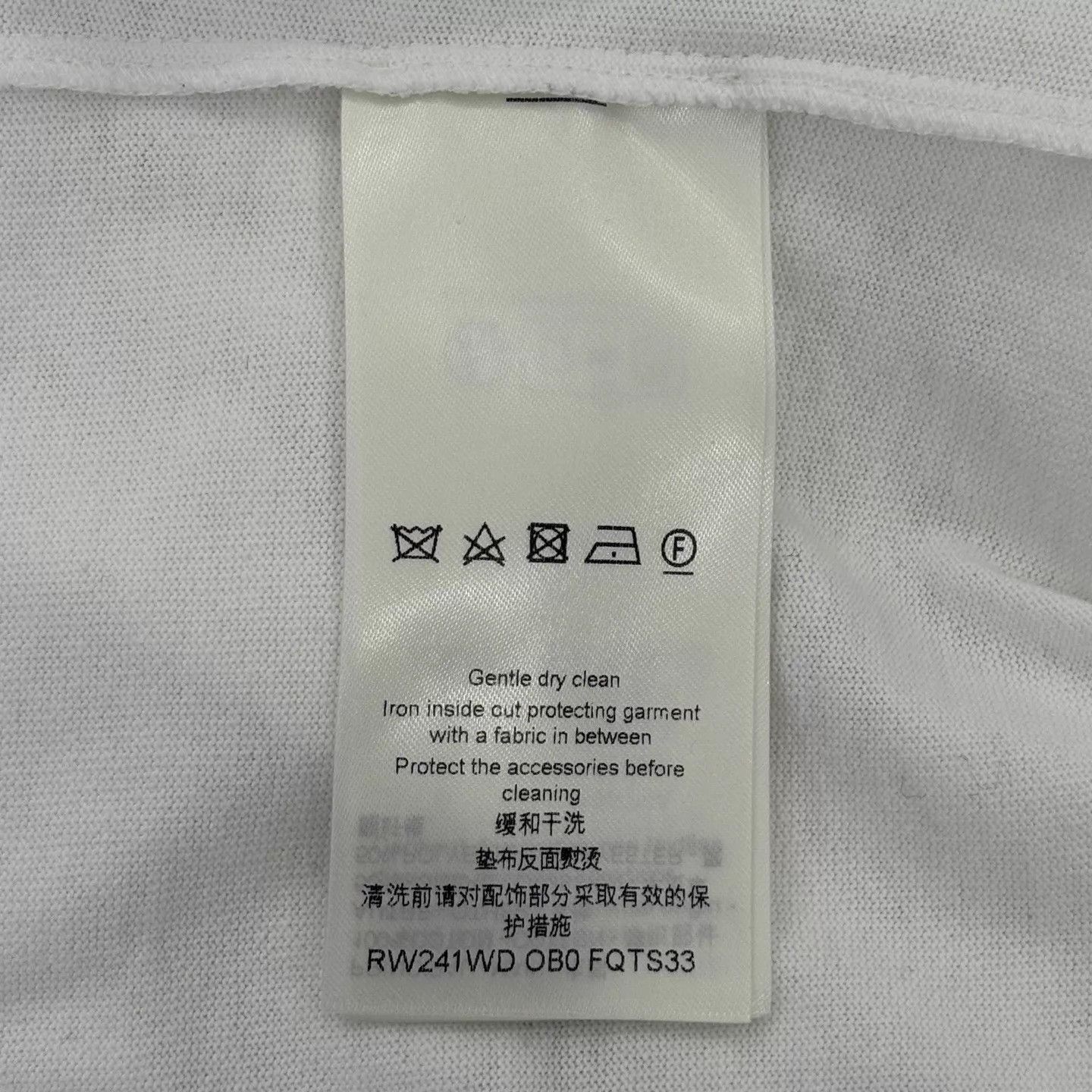 Louis Vuitton White Short Sleeve T-Shirt with Multi-Colored Patch Size US L / EU 52-54 / 3 - 4 Thumbnail