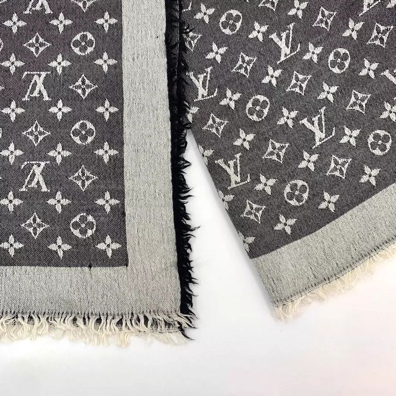 Louis Vuitton Louis Vuitton Grey logo presbyopic full print mulberry sil Size ONE SIZE - 5 Thumbnail