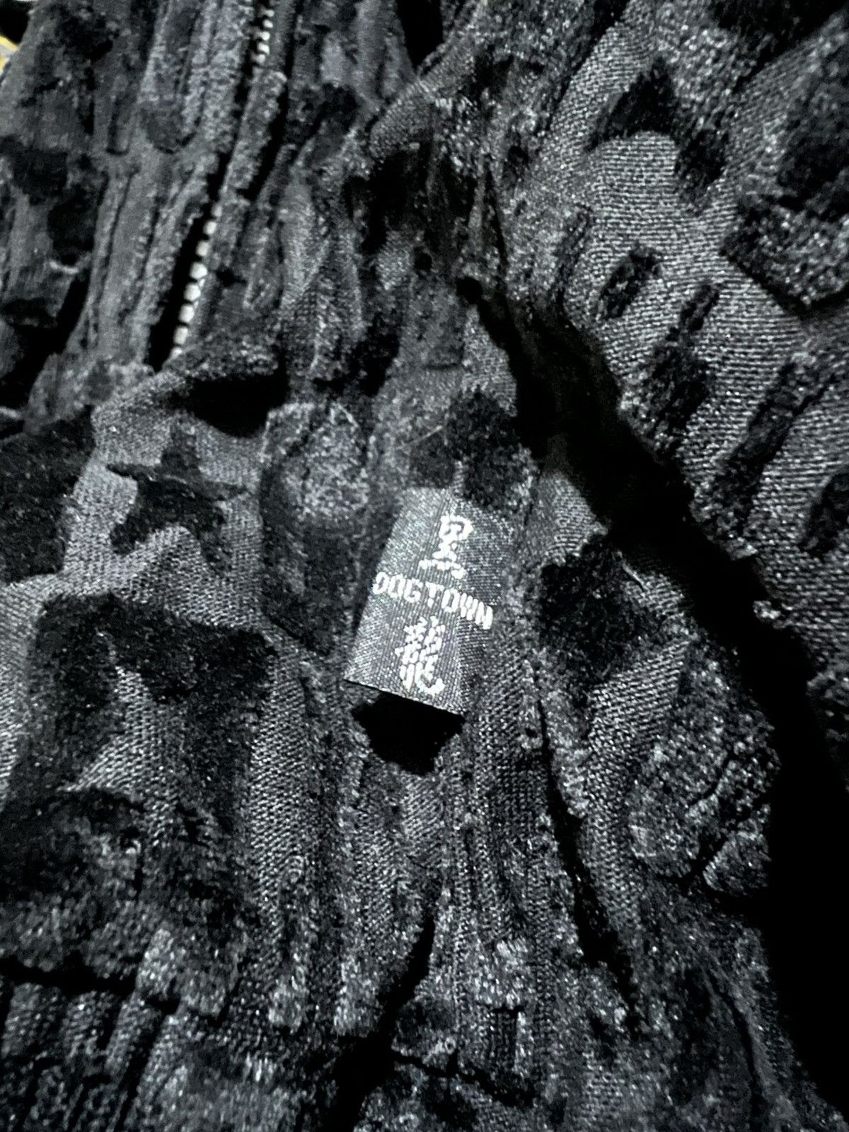 Dogtown Rare DOGTOWN Embossed Velvet Fabric Black Dragon Embroidery Size US XL / EU 56 / 4 - 9 Thumbnail
