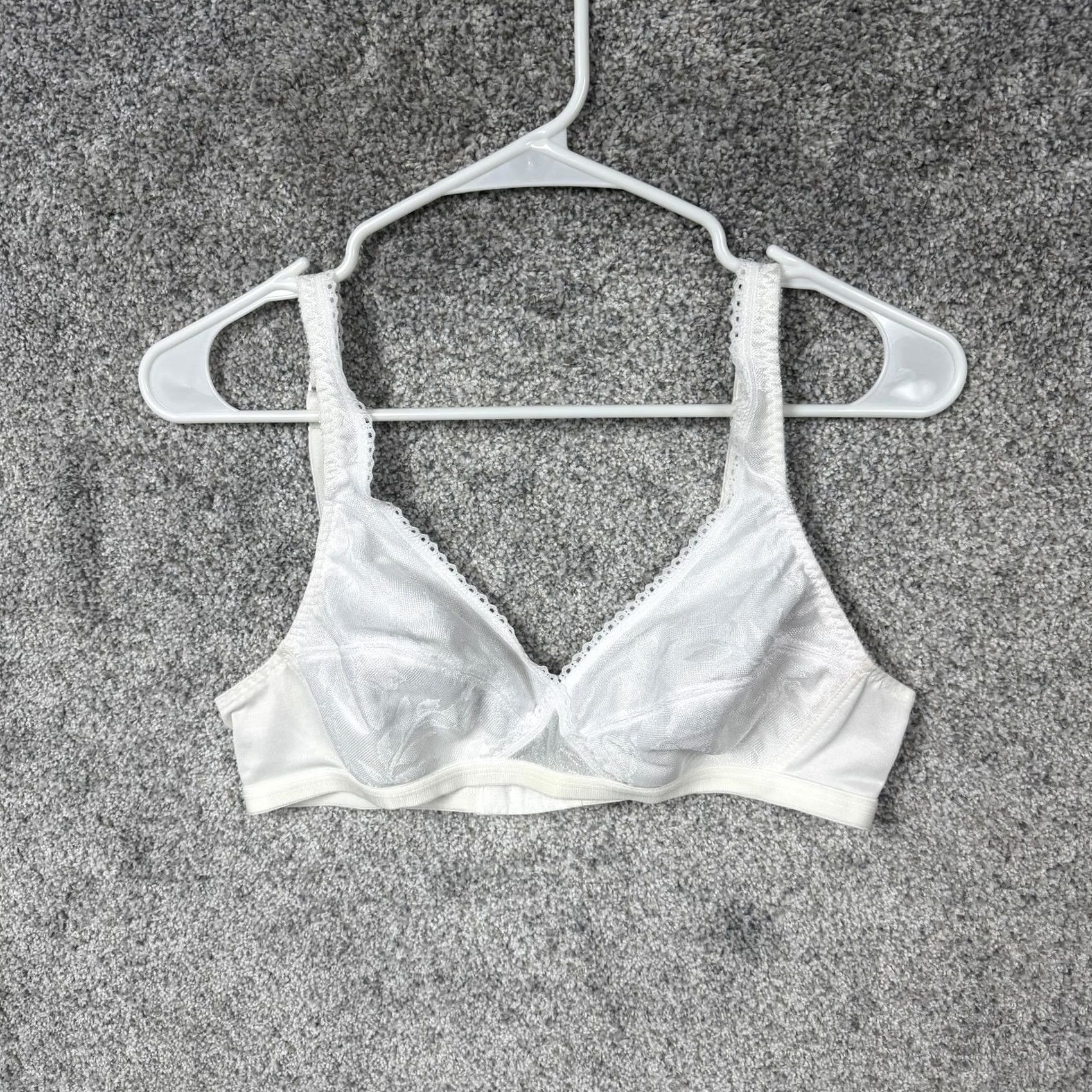 Vintage Playtex Cross Your Heart Bra 36B White Wireless Full Coverage Minimizer 4698 Size ONE SIZE - 4 Thumbnail