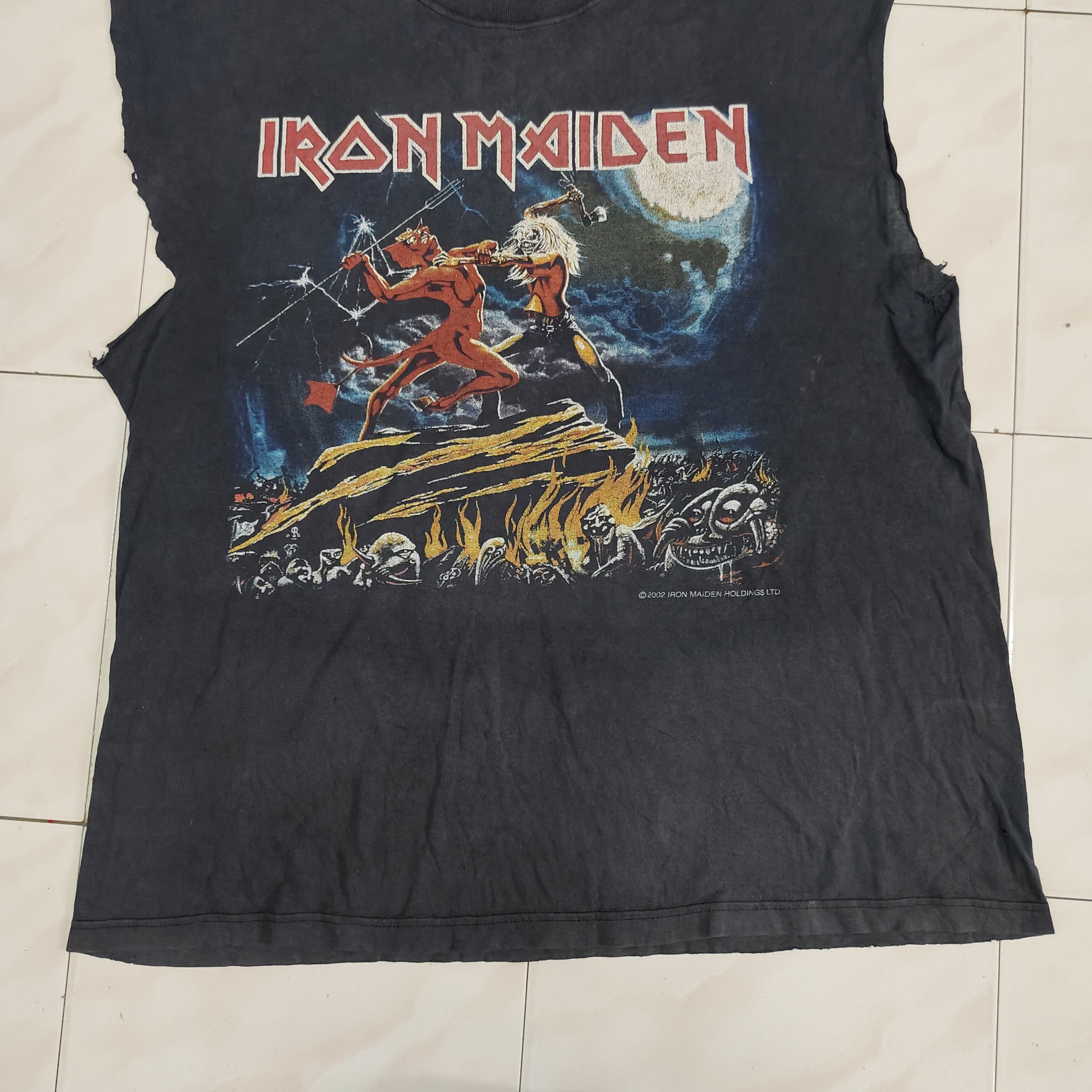 Iron Maiden Vintage Iron Maiden 2002 Distressed Destroyed T Shirt Size US XL / EU 56 / 4 - 9 Thumbnail
