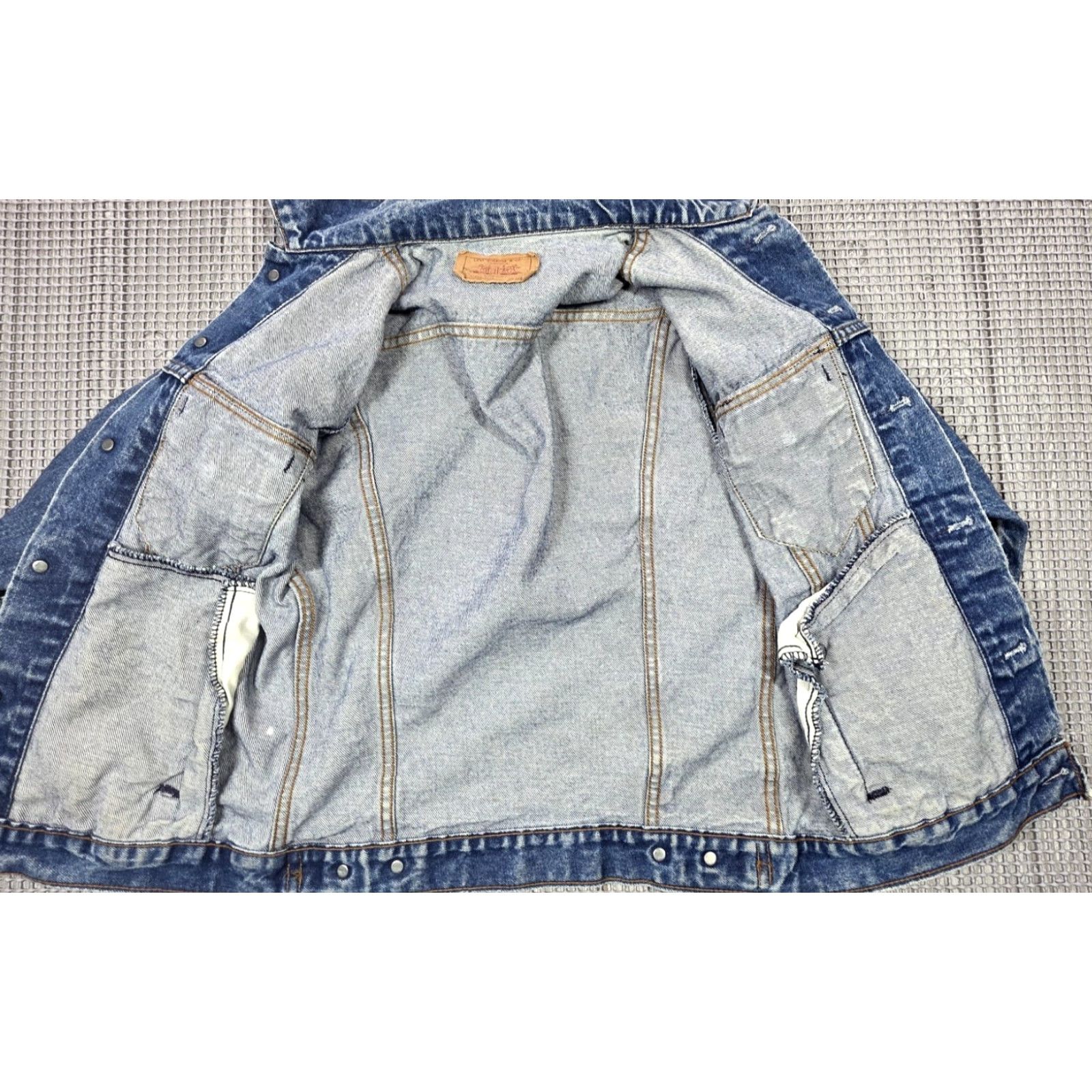Levi's VINTAGE Levi’s Trucker Denim Jean Jacket 36R Distressed Med Wash 70506 80s 90s Jeans Jacket Mens Blue Size US 36 / EU 52 - 7 Thumbnail