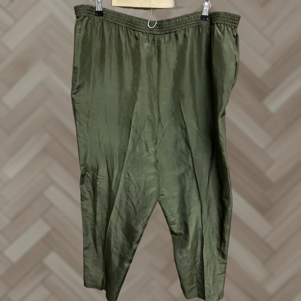 Vintage Regina Porter Pants 1X Green 100% Silk Tapered Leg Dress Pants Womens Silk Pants 1X Green Size 40" / US 18 - 1 Thumbnail