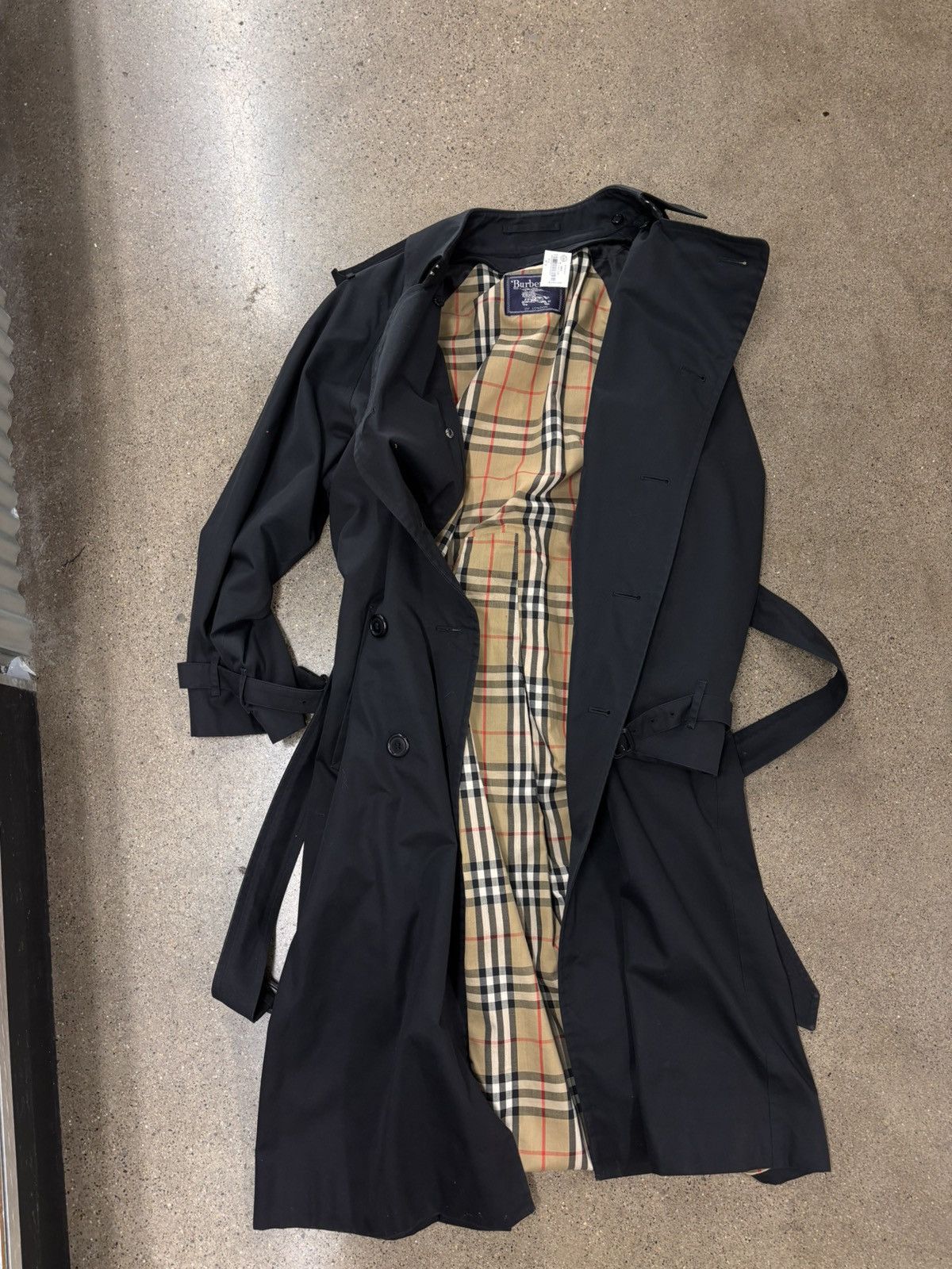Burberry Burberry trench coat in black and tan Size M / US 6-8 / IT 42-44 - 1 Thumbnail