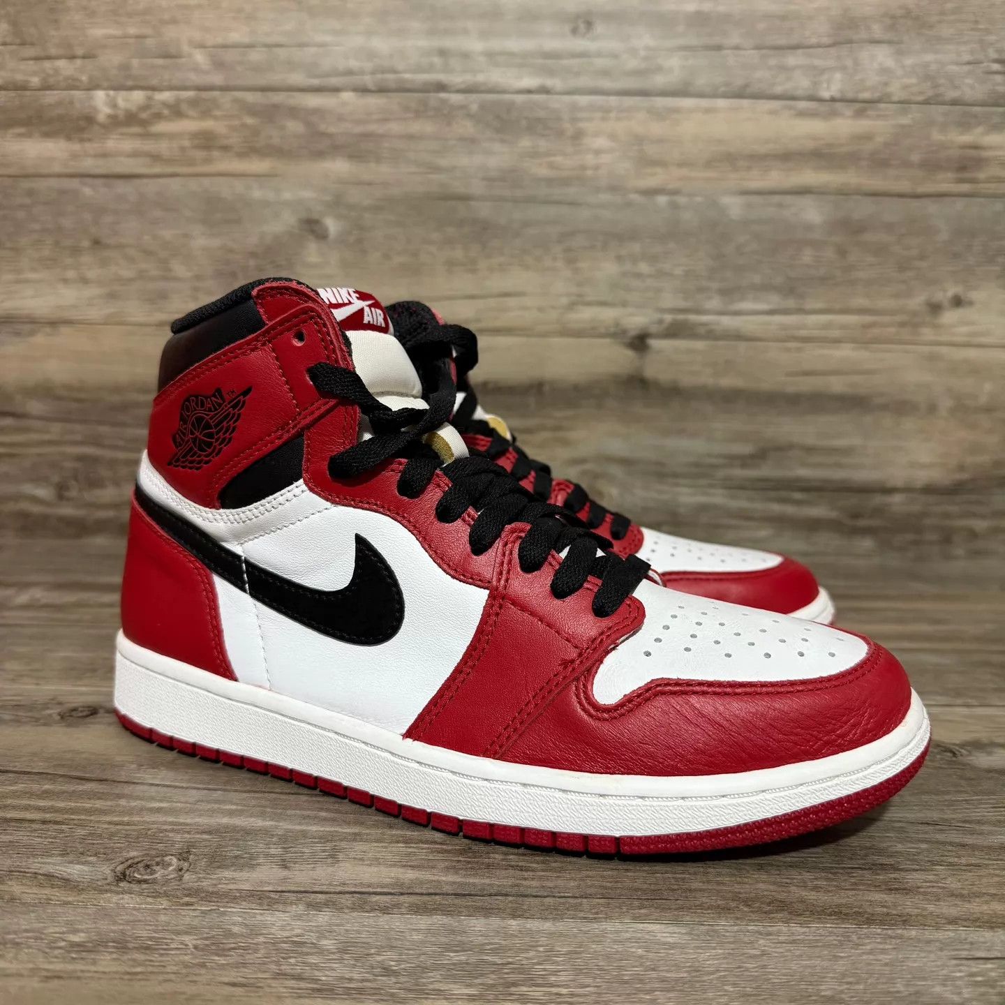 Nike Air Jordan 1 Chicago OG 2015 42.5 Worn Once Size US 9.5 / EU 42-43 - 2 Thumbnail