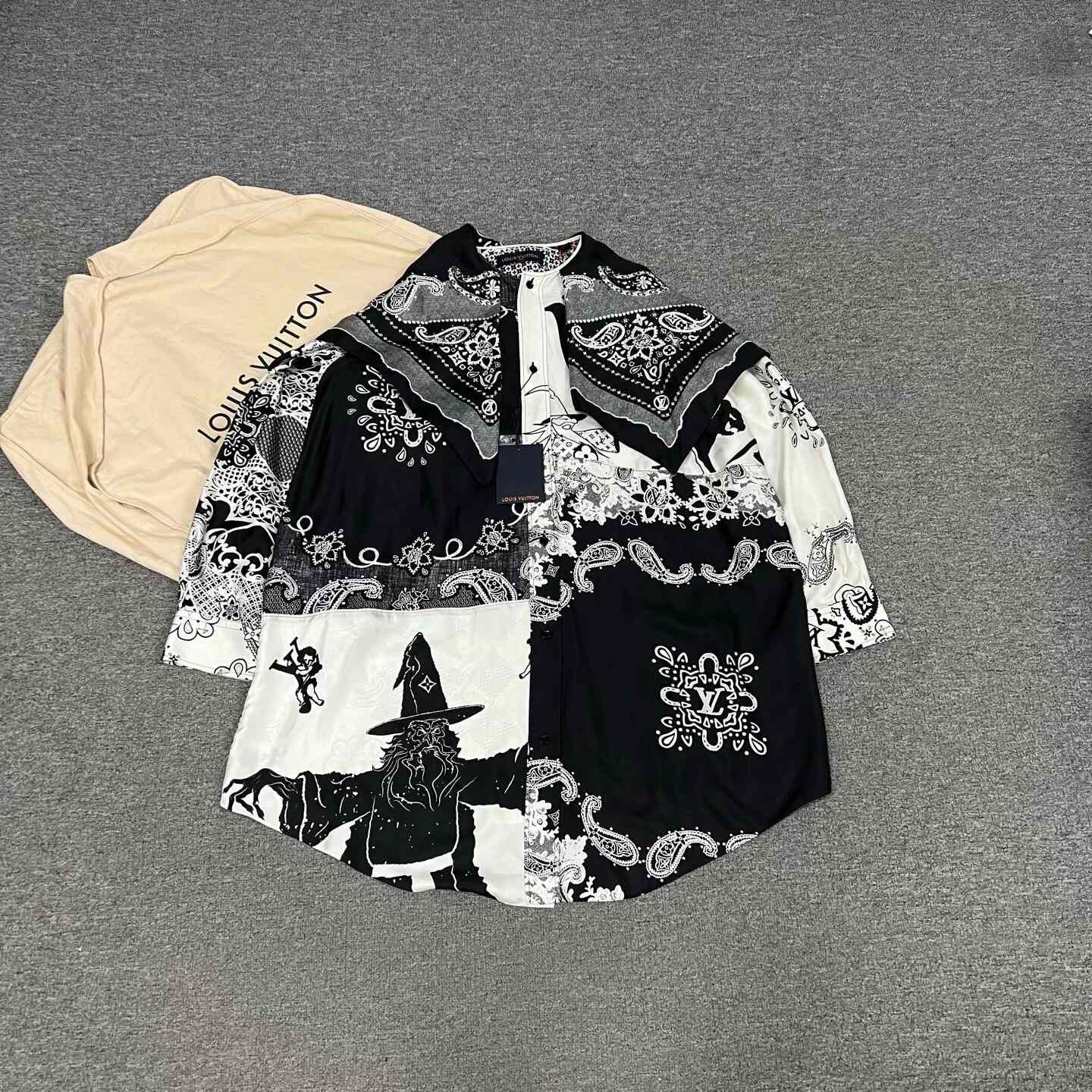 Louis Vuitton Louis Vuitton Black Logo Witch Print Shirt Size M / US 6-8 / IT 42-44 - 1 Thumbnail