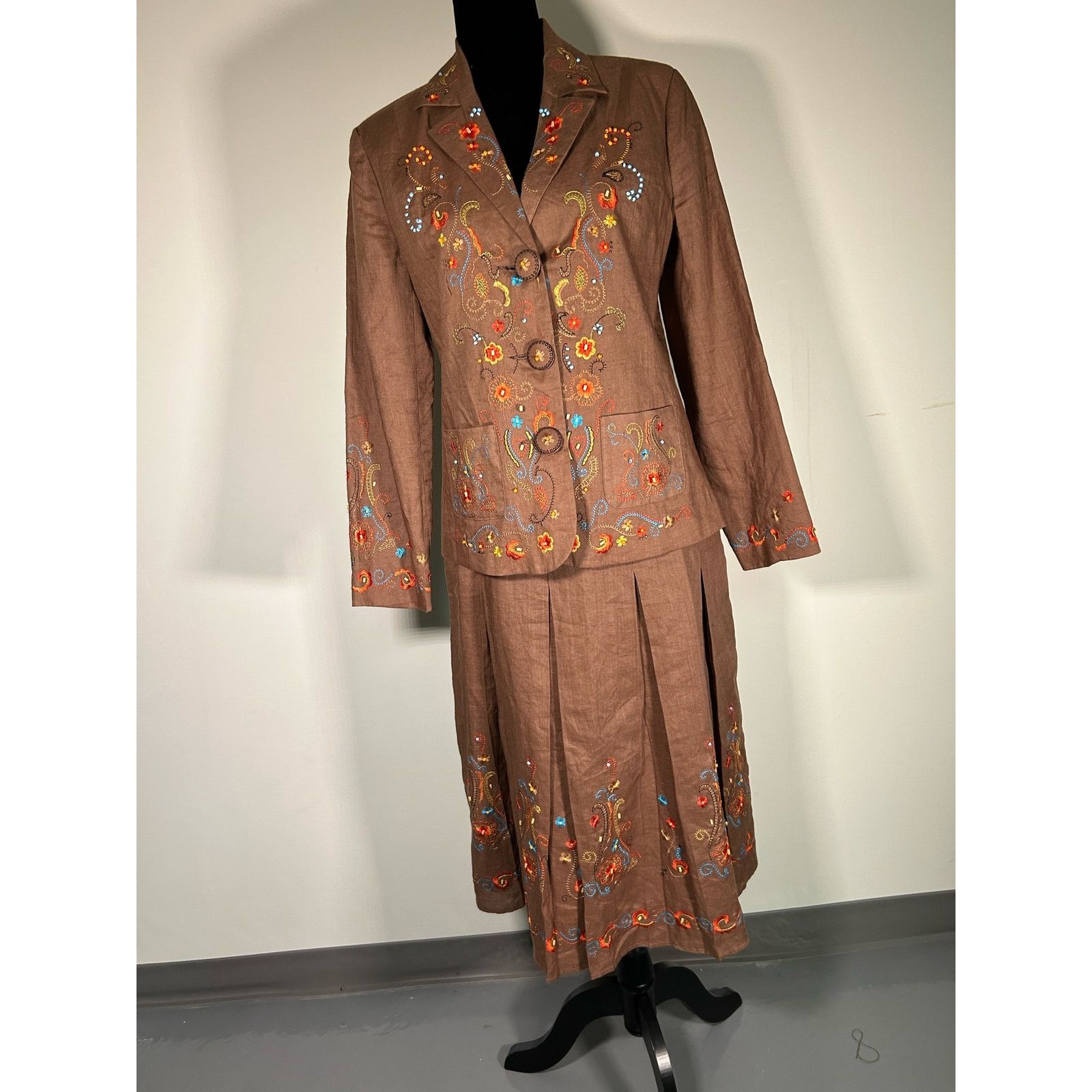 Other Silkland Gorgeous Embroidered Two Piece Set Size 6 NWOT Size 28" / US 6 / IT 42 - 1 Thumbnail