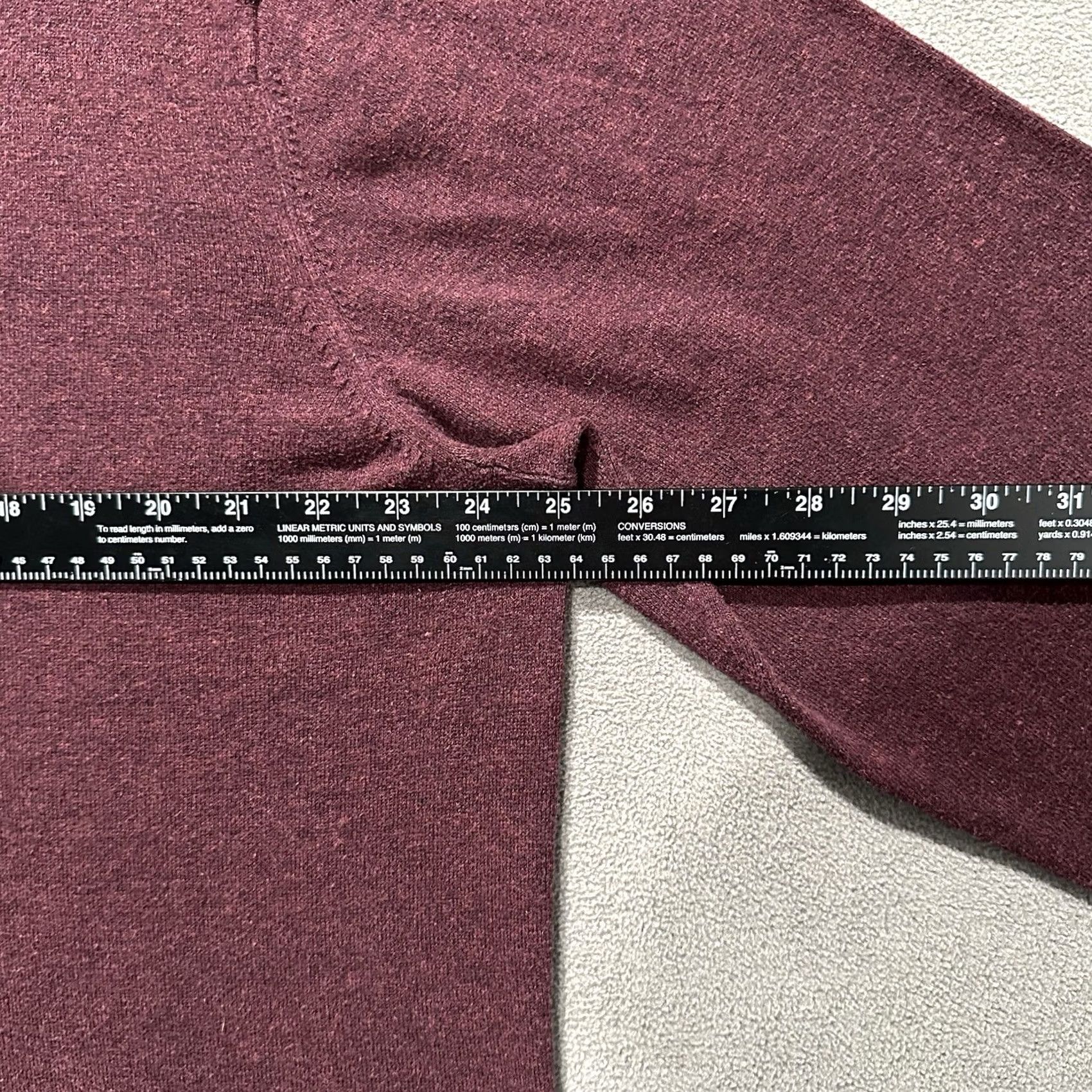 Old Navy Old Navy Sweater Mens 2XL Red Maroon Neck Long Sleeve Lightweight Cotton Blend Size US XXL / EU 58 / 5 - 6 Thumbnail