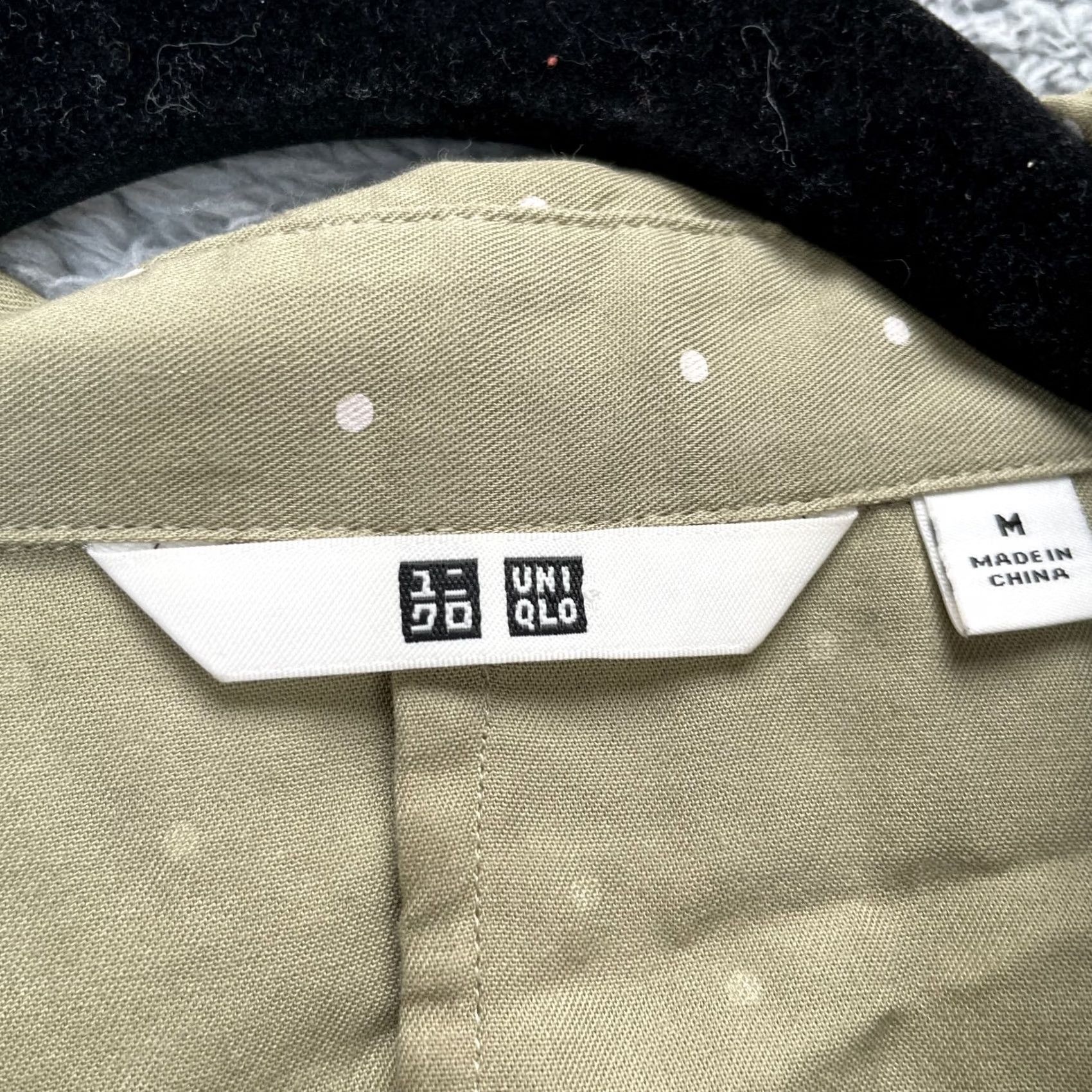 Uniqlo Uniqlo Blouse Shirt Womens Medium Green Polka Dot Button Up Wrinkle Resistant Casual Sleeve Size M / US 6-8 / IT 42-44 - 4 Thumbnail