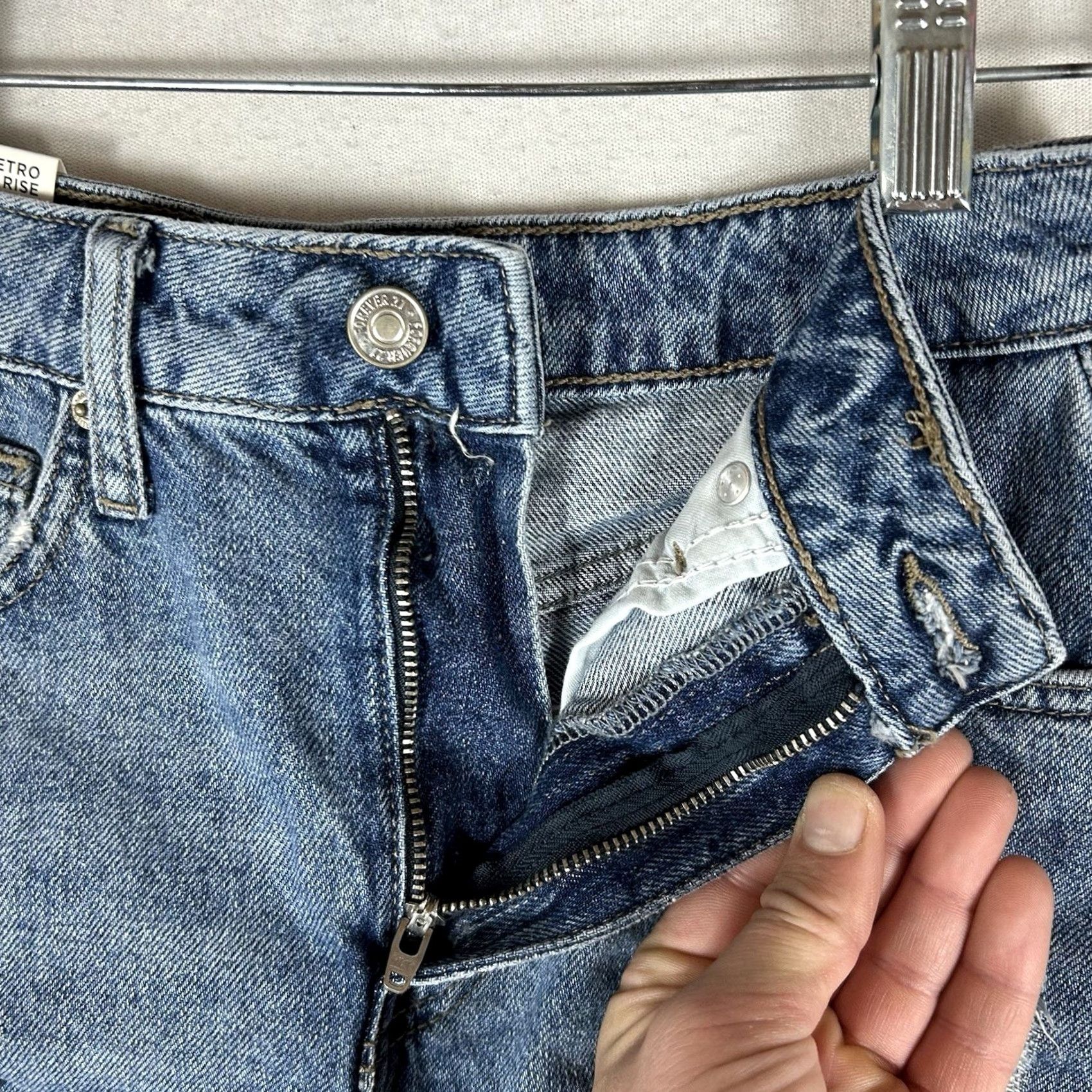 Forever 21 FOREVER 21 NEW Retro High Rise Jean Shorts Women's 24 Blue Denim Casual NWT Size 42" / US 20 - 4 Thumbnail