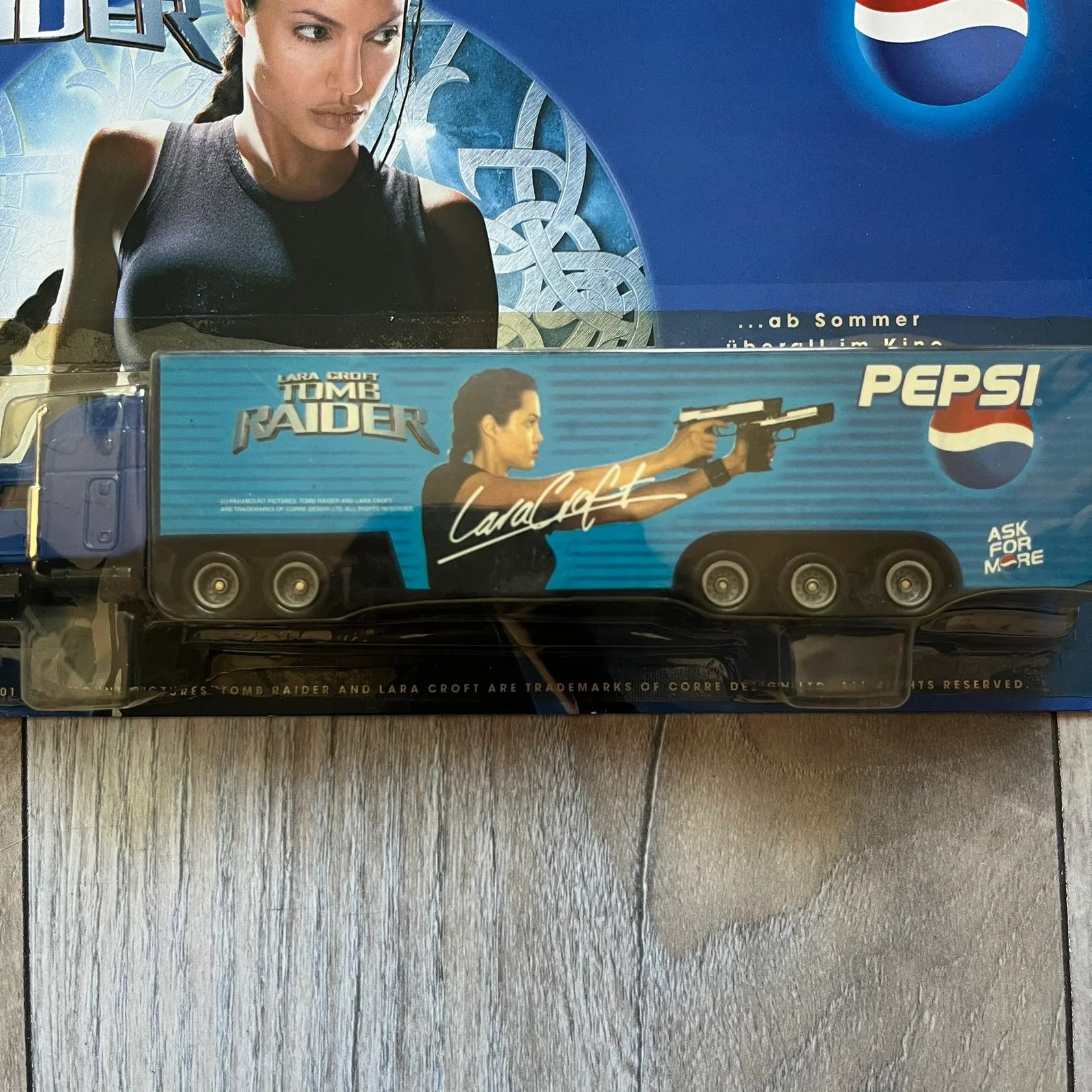 Pepsi Pepsi 2001 Lara Croft Tomb Raider 1:87 Delivery Truck Model Size ONE SIZE - 2 Thumbnail