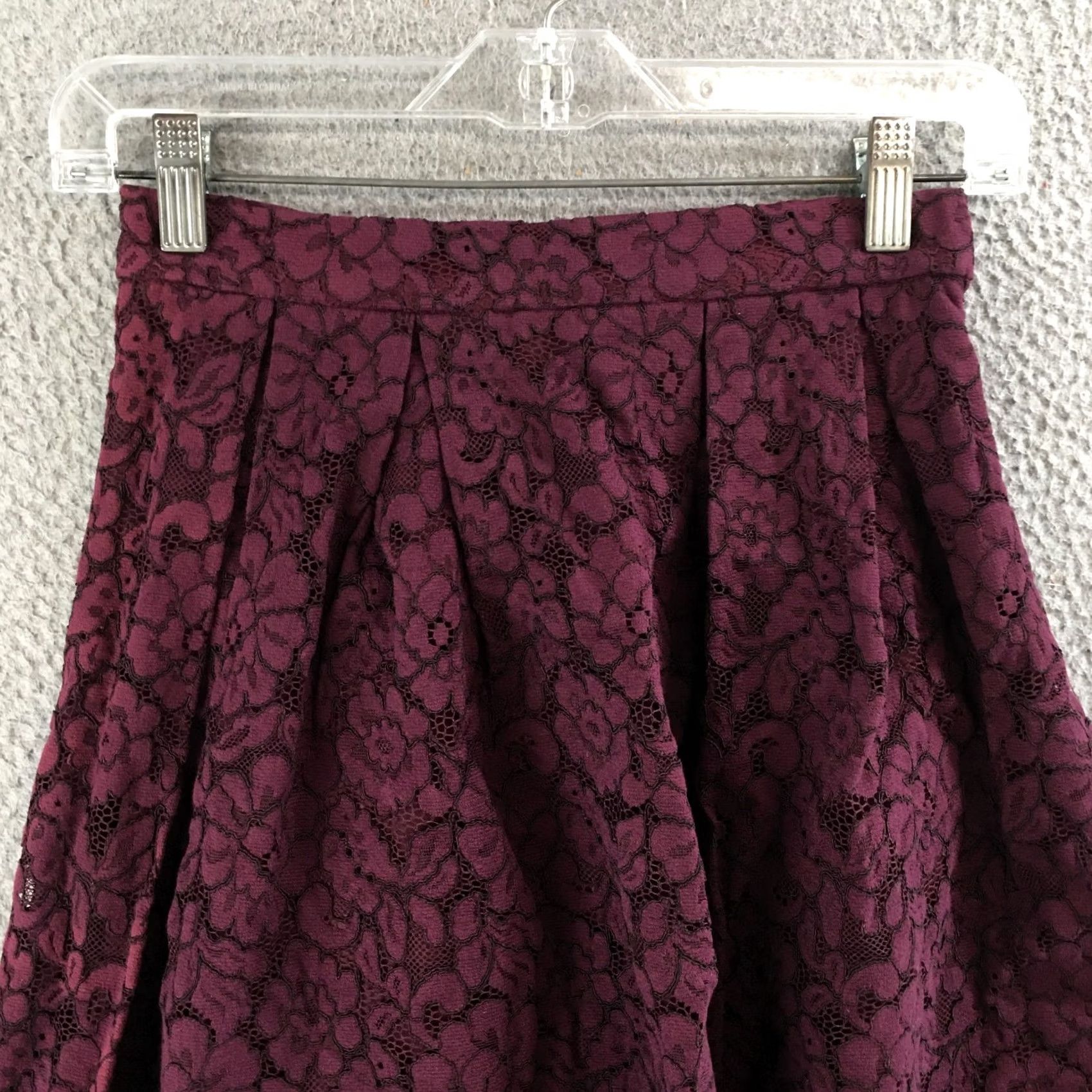 H&M H&M Mini Skirt Womens 4 Lace Pleated A Line Burgundy Red Floral Zip Short Skirt Womens XS? Size S / US 4 / IT 40 - 2 Thumbnail