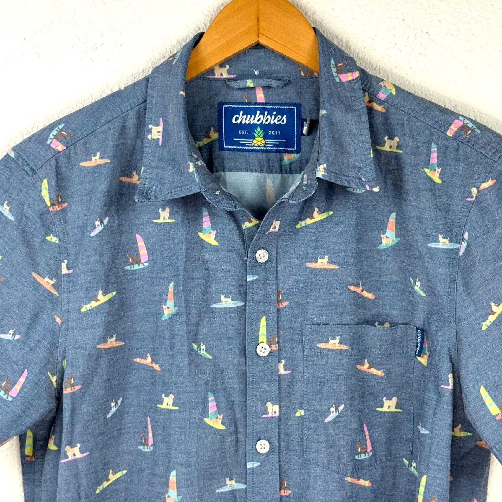 Chubbies Chubbies Shirt Mens S Blue Dog Surf Short Sleeve Button Up Summer Preppy Shirt Size US S / EU 44-46 / 1 - 2 Thumbnail