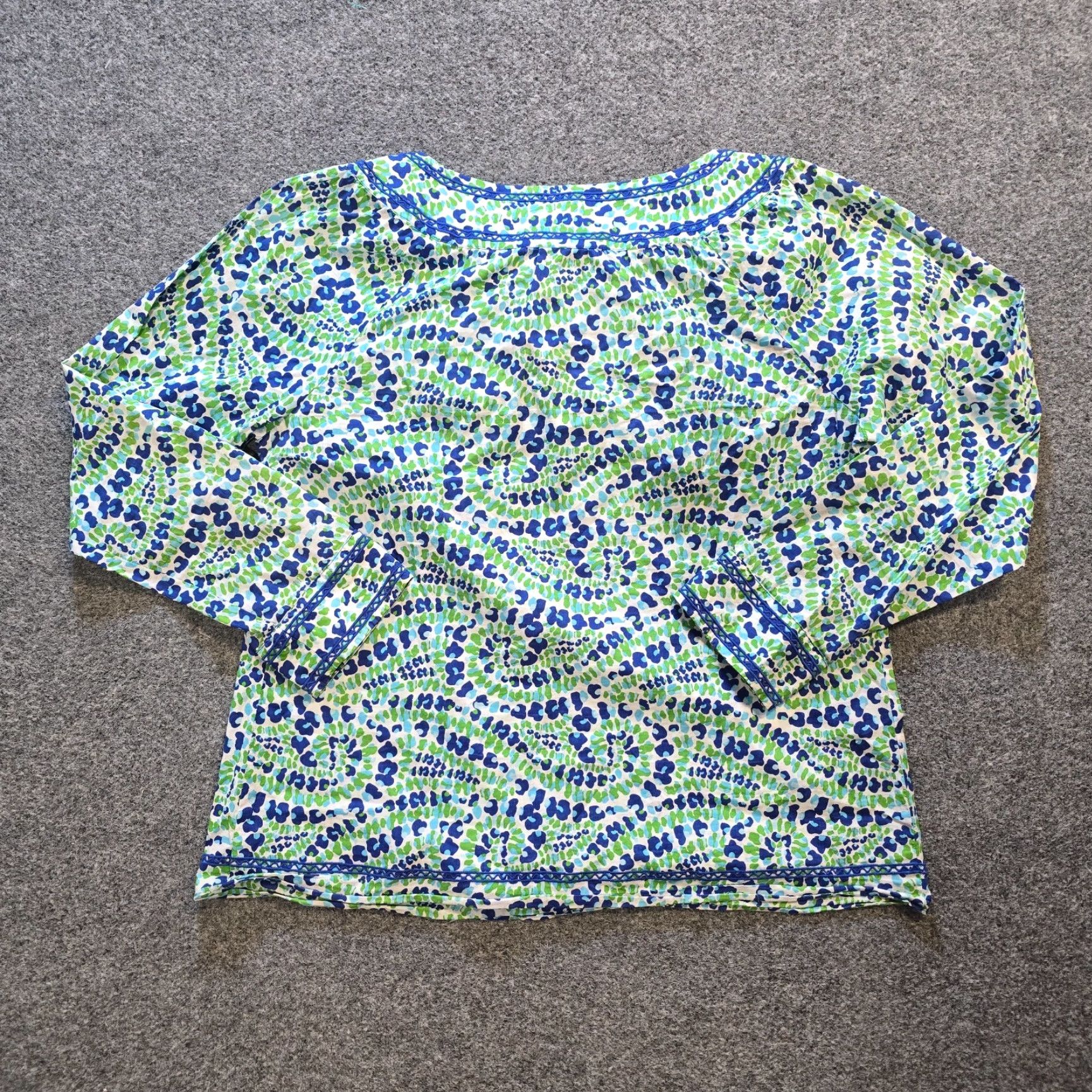 Vineyard Vines Vineyard Vines Top Womens Size 4 Green Mosaic Beachy Long Sleeve V Neck Casual Shirt Size S / US 4 / IT 40 - 7 Thumbnail