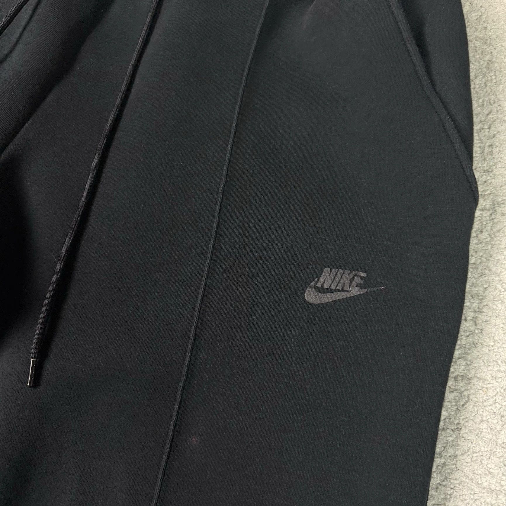 Nike VINTAGE Nike Tech Sweatpants Womens 1X Black Joggers FB8332 Pocket Drawstring Casual BLK Size 40" / US 18 - 4 Thumbnail
