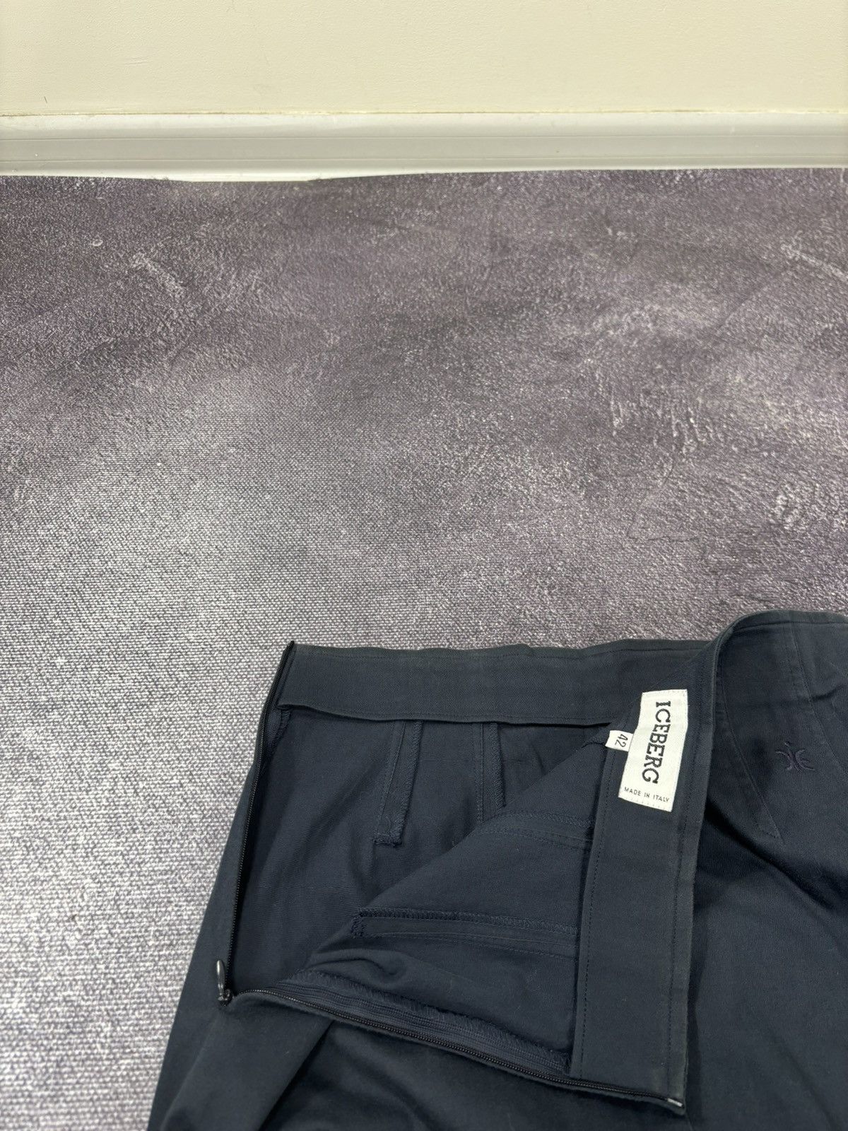 Iceberg Vintage Iceberg Women’s Navy Classic Luxury Midi Skirt Size 28" / US 6 / IT 42 - 8 Thumbnail