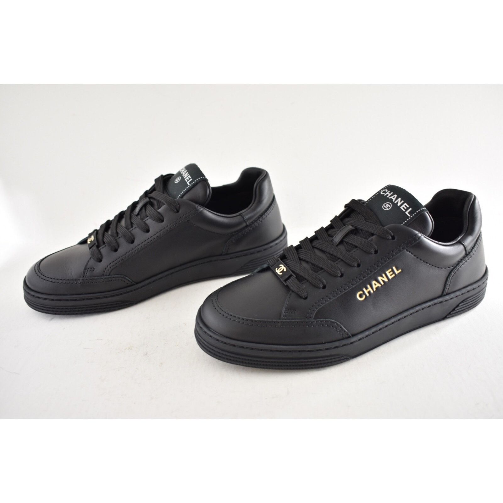 Chanel Chanel 23A Calfskin Leather CC Logo Flat Runner Sneaker 38 Size US 8 / IT 38 - 12 Thumbnail