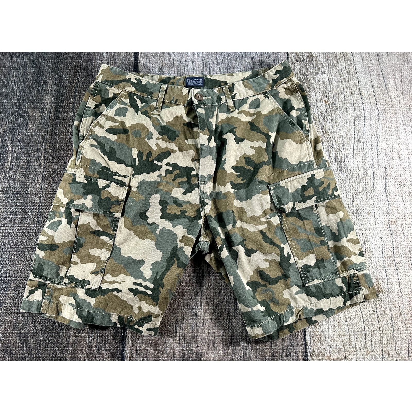 Levi's Levi's Strauss & Co Camo Cargo Shorts Men's Size 34 Secure Size US 34 / EU 50 - 1 Thumbnail