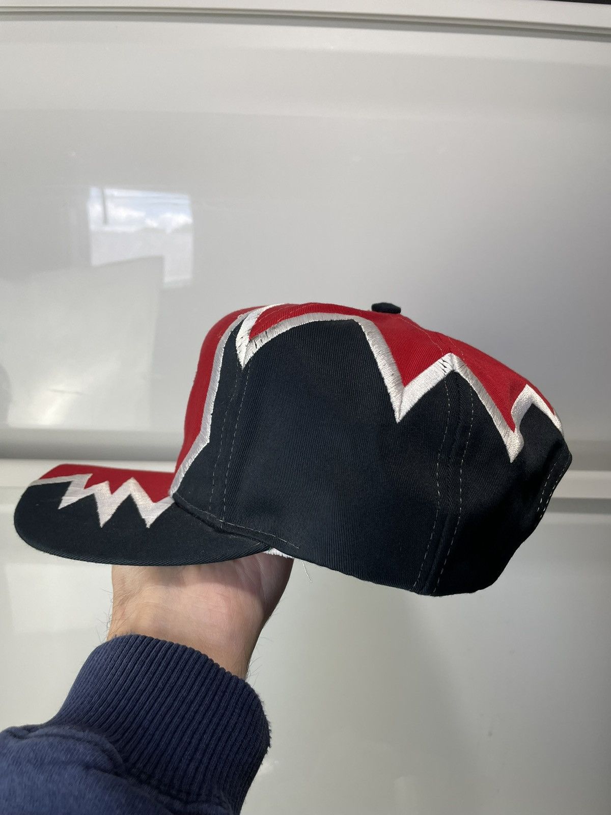 Vintage Vintage Hooters Hat Sharktooth Style 90s Used Red Black Size ONE SIZE - 6 Thumbnail