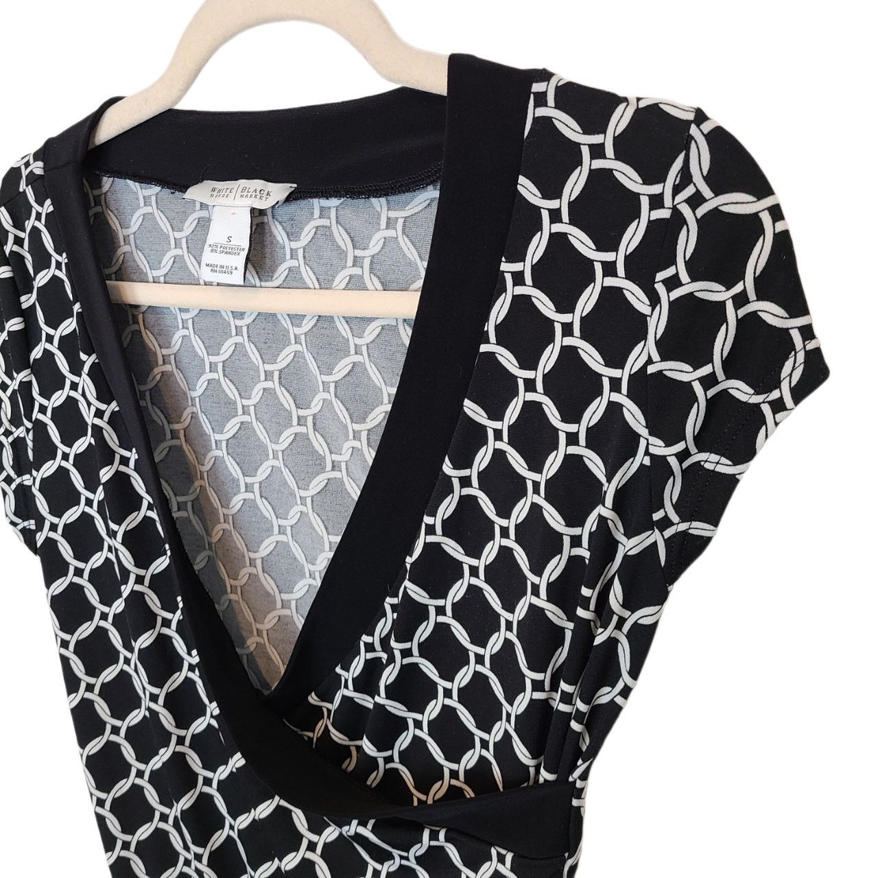 White House Black Market White House Black Market Surplice Top Sz S Classic Geometric Size S / US 4 / IT 40 - 4 Thumbnail