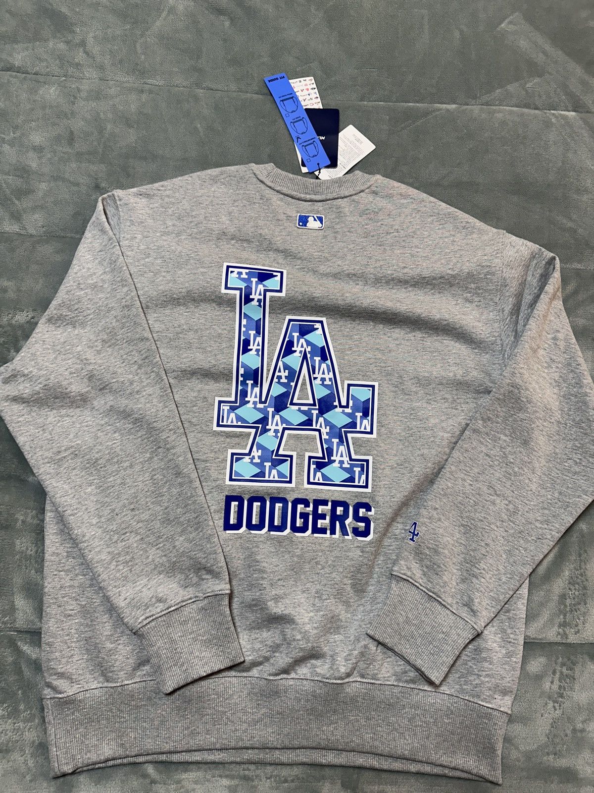 MLB New LA Dodgers graphic Crewneck Sweatshirt Size LARGE Size US L / EU 52-54 / 3 - 2 Thumbnail