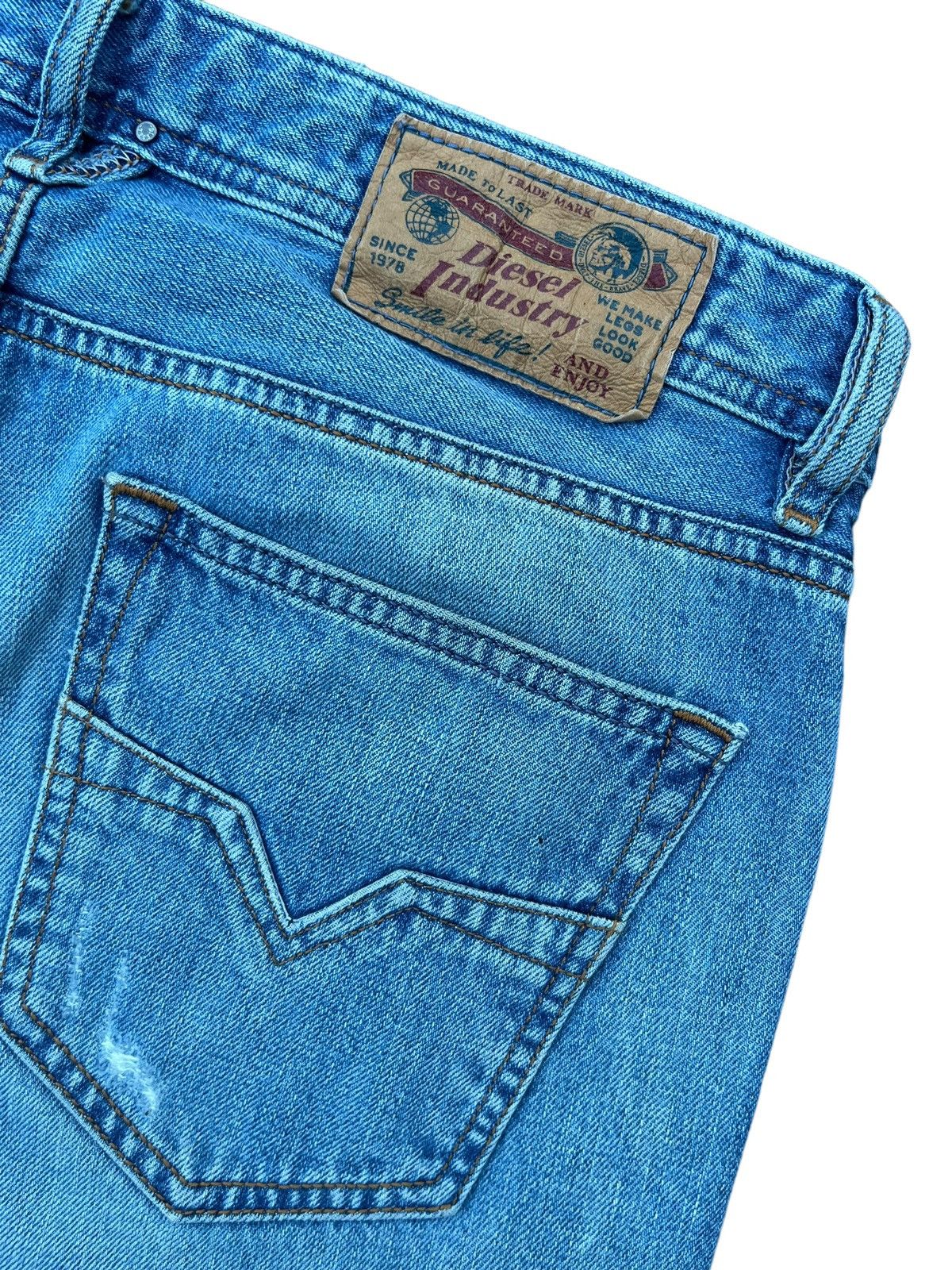 Diesel Vintage Y2K Diesel Larkee Light Blue Distressed Classic Jean Size US 32 / EU 48 - 13 Thumbnail