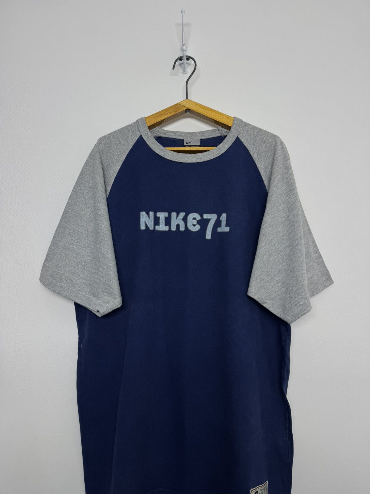 Nike Vintage Y2k Nike Big Logo Swoosh T-Shirt Size US L / EU 52-54 / 3 - 2 Thumbnail