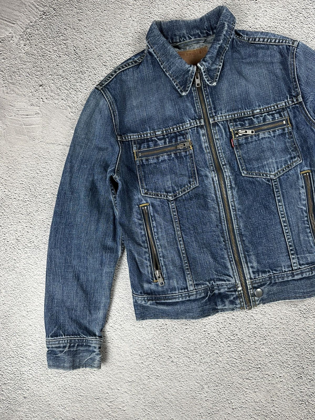 Levi's Vintage Clothing Vintage Levi’s Woman’s Denim Jean 90s Jacket Faded Style Size M / US 6-8 / IT 42-44 - 5 Thumbnail