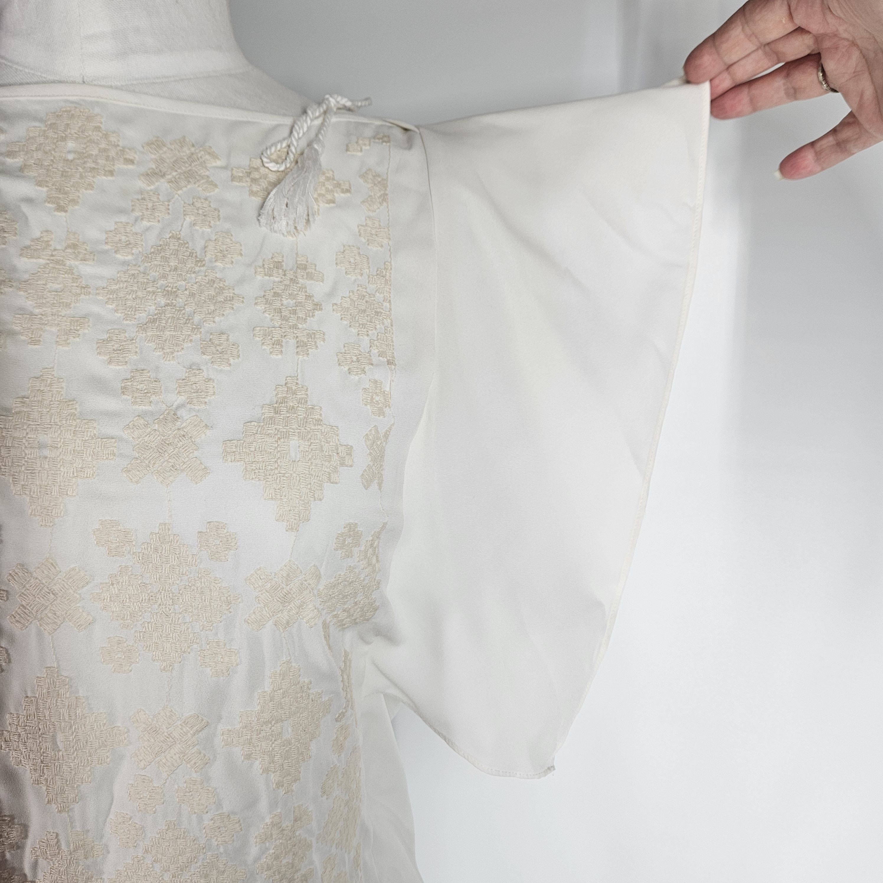 Mossimo Mossimo Size XS Blouse White Cream Embroidered Angel Sleeves Size XS / US 0-2 / IT 36-38 - 8 Thumbnail