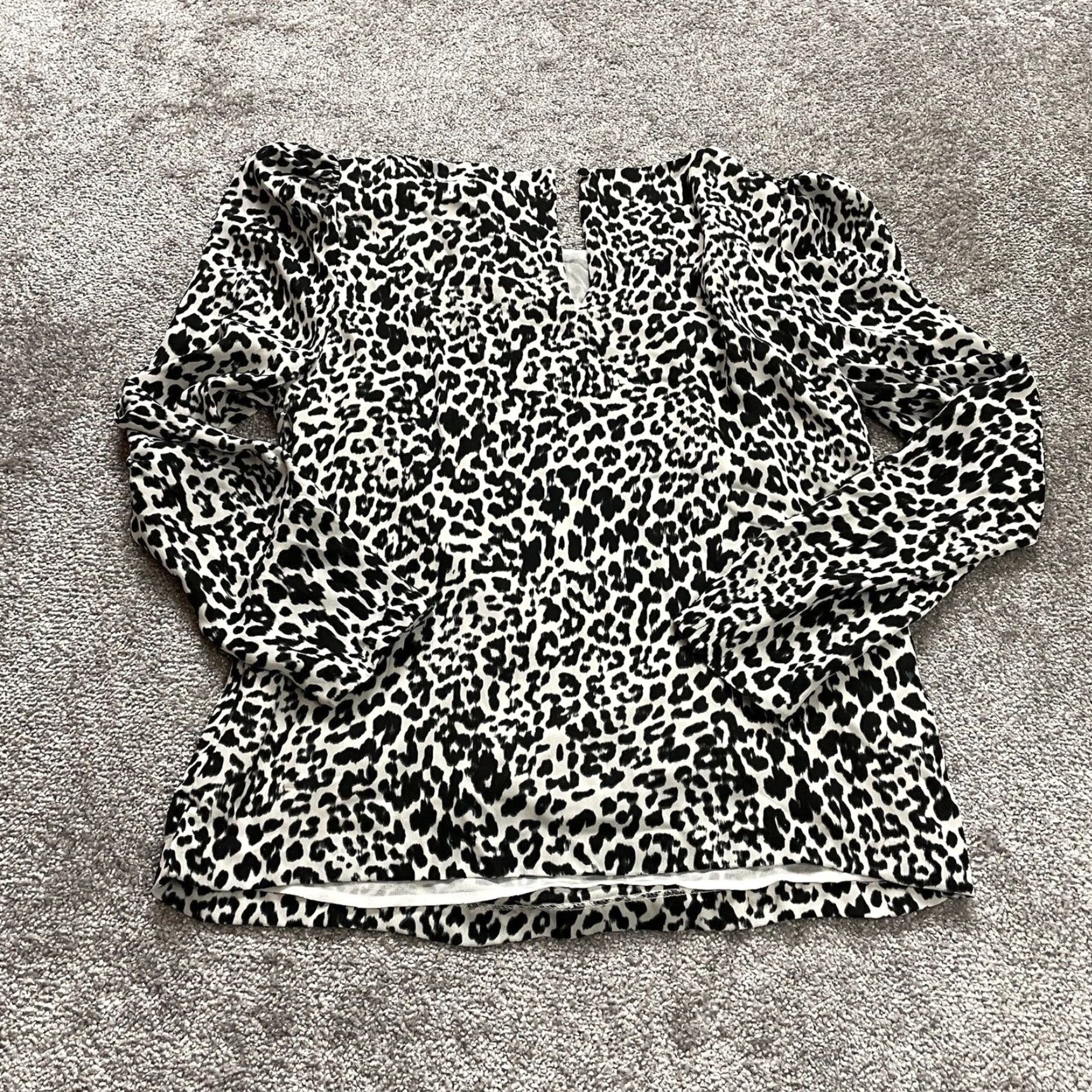 White House Black Market White House Black Market Blouse Top Womens 8 Black Animal Print Ladies Size M / US 6-8 / IT 42-44 - 2 Thumbnail