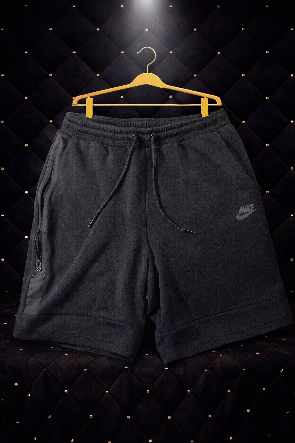 Nike NIKE TECH FLEECE FUTURA LOGO SWEAT SHORTS Size US 32 / EU 48 - 1 Preview