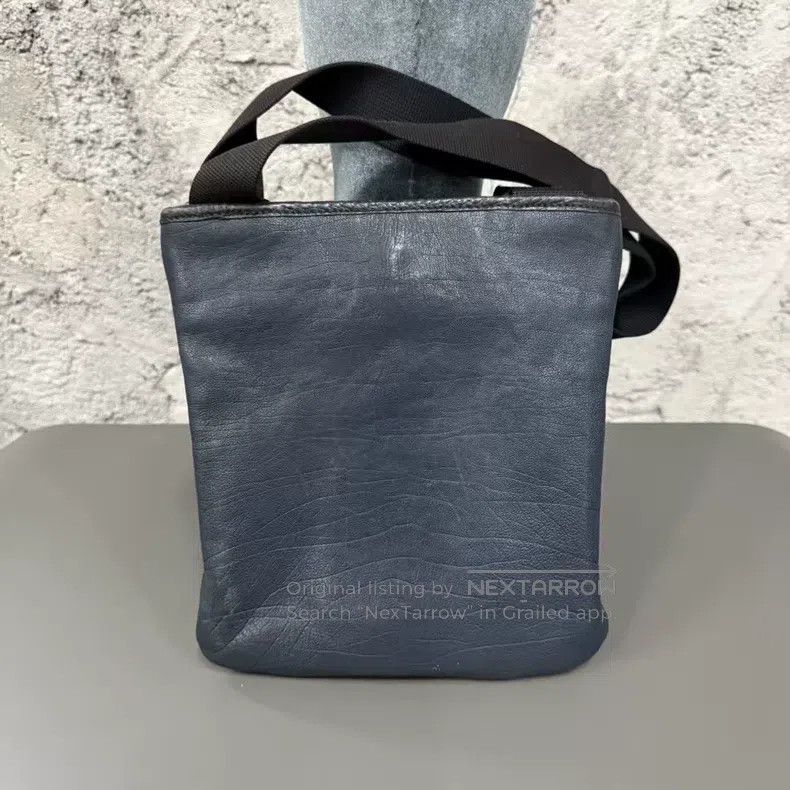 Saint Laurent Paris Saint Laurent Paris Extra Large Leather Logo Tote Bag Size ONE SIZE - 2 Thumbnail