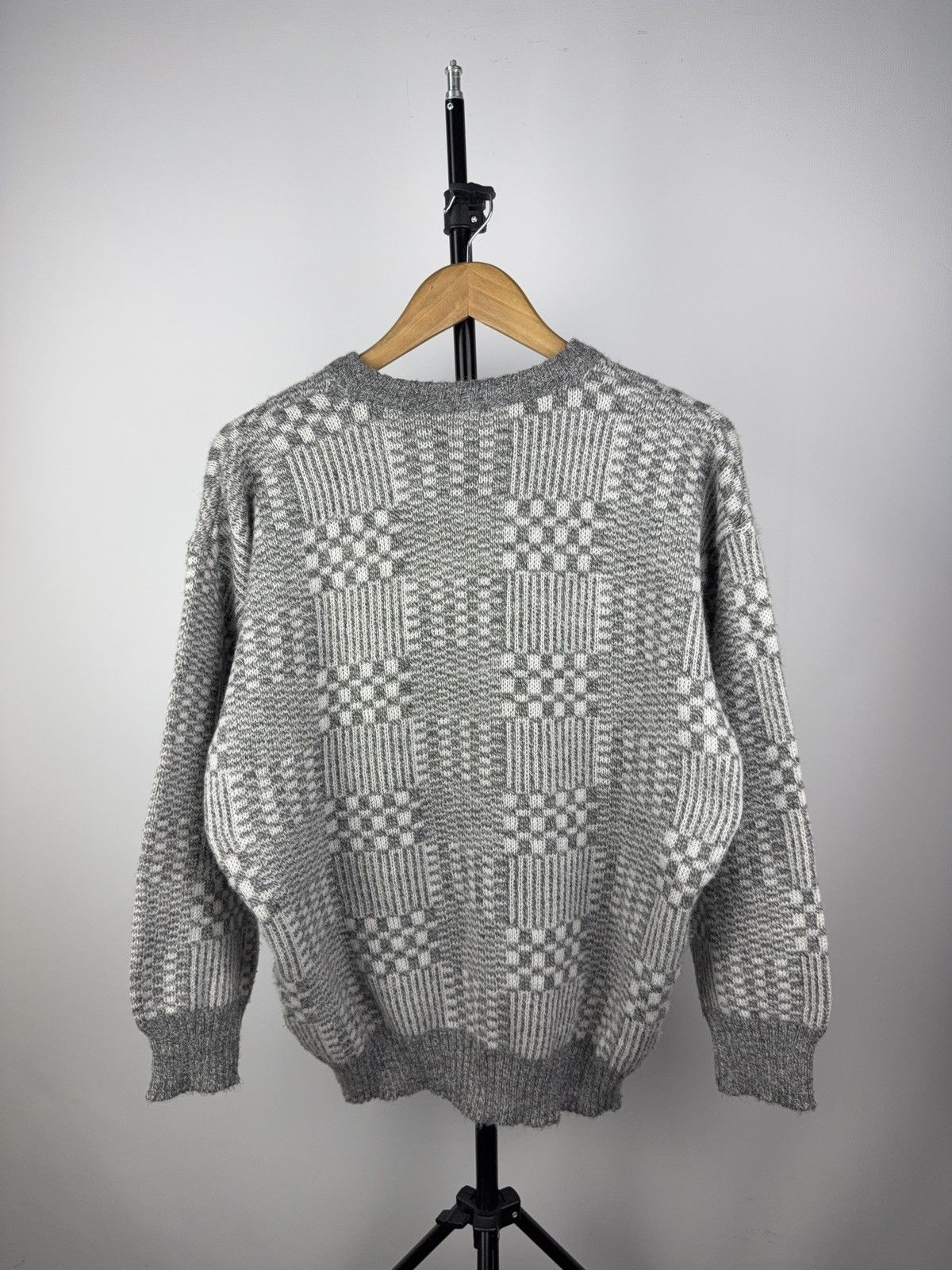 Japanese Brand Vintage 90s Avant-Garde Gray Pattern Knit Sweater Acrylic Size US M / EU 48-50 / 2 - 5 Thumbnail