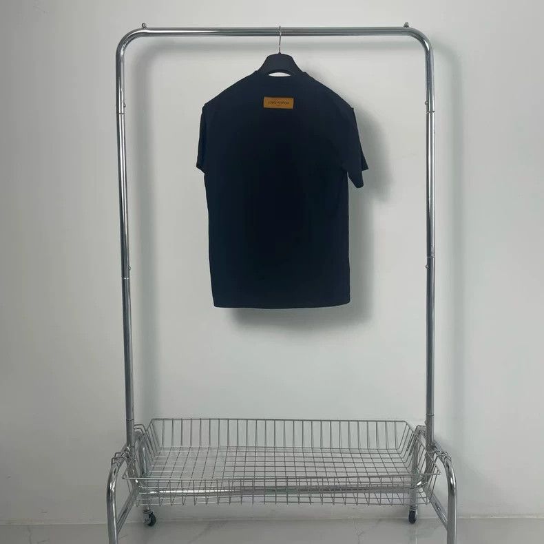 Louis Vuitton Louis Vuitton Black embossed logo short sleeve Size US S / EU 44-46 / 1 - 2 Thumbnail