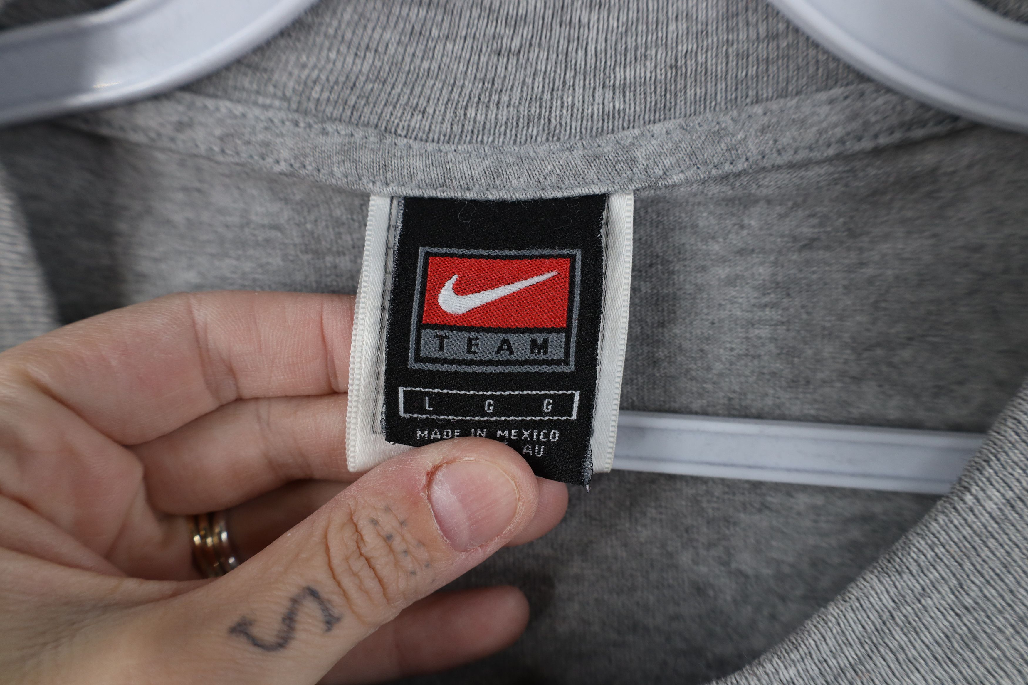 Nike Vintage Y2K 2001 Nike Swoosh Cincinnati Reds T-Shirt Gray Size US L / EU 52-54 / 3 - 10 Thumbnail