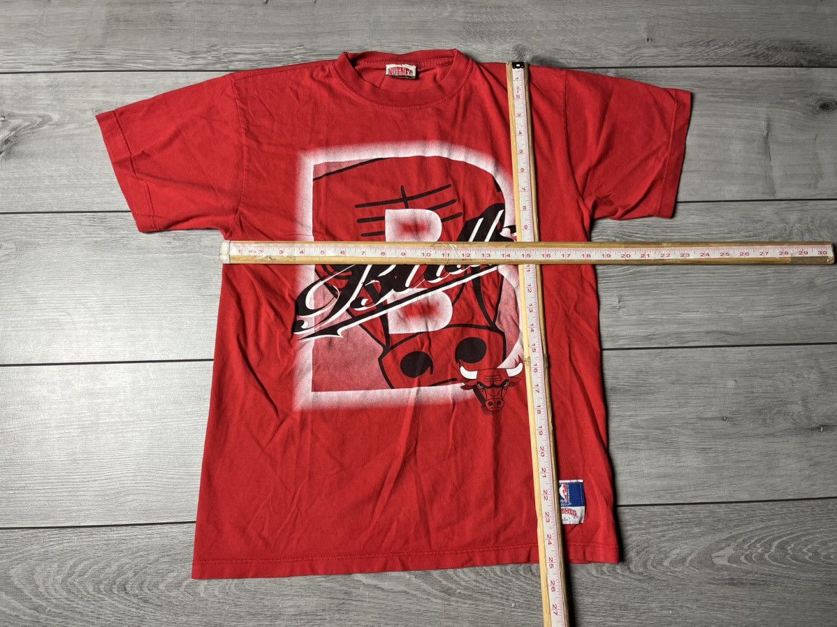 Nutmeg Vintage Nutmeg Chicago Bulls tshirt NBA size Small Size US S / EU 44-46 / 1 - 6 Thumbnail