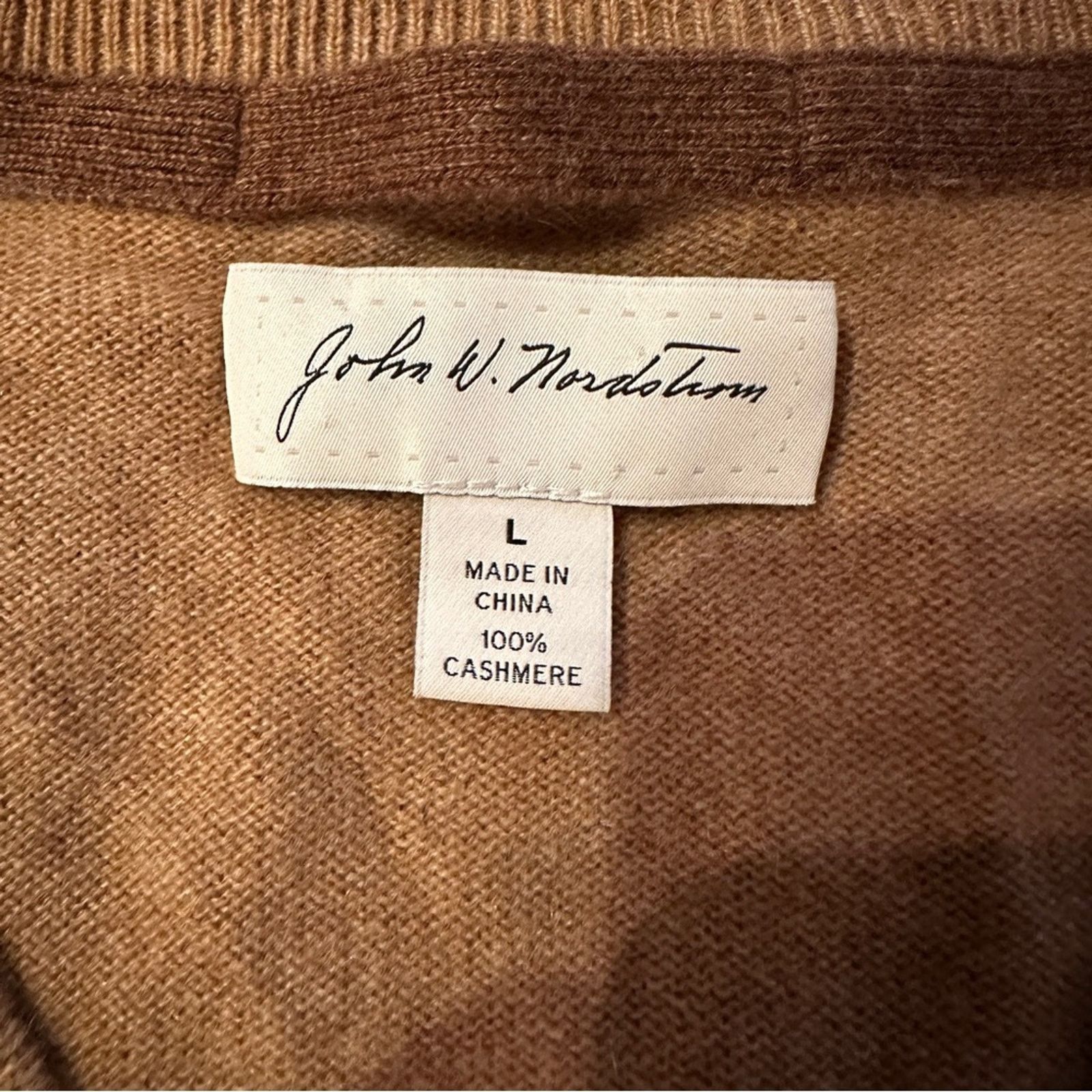 Nordstrom John W. Nordstrom Cashmere Tan Long Sleeve V Neck Sweater L Size US L / EU 52-54 / 3 - 5 Thumbnail