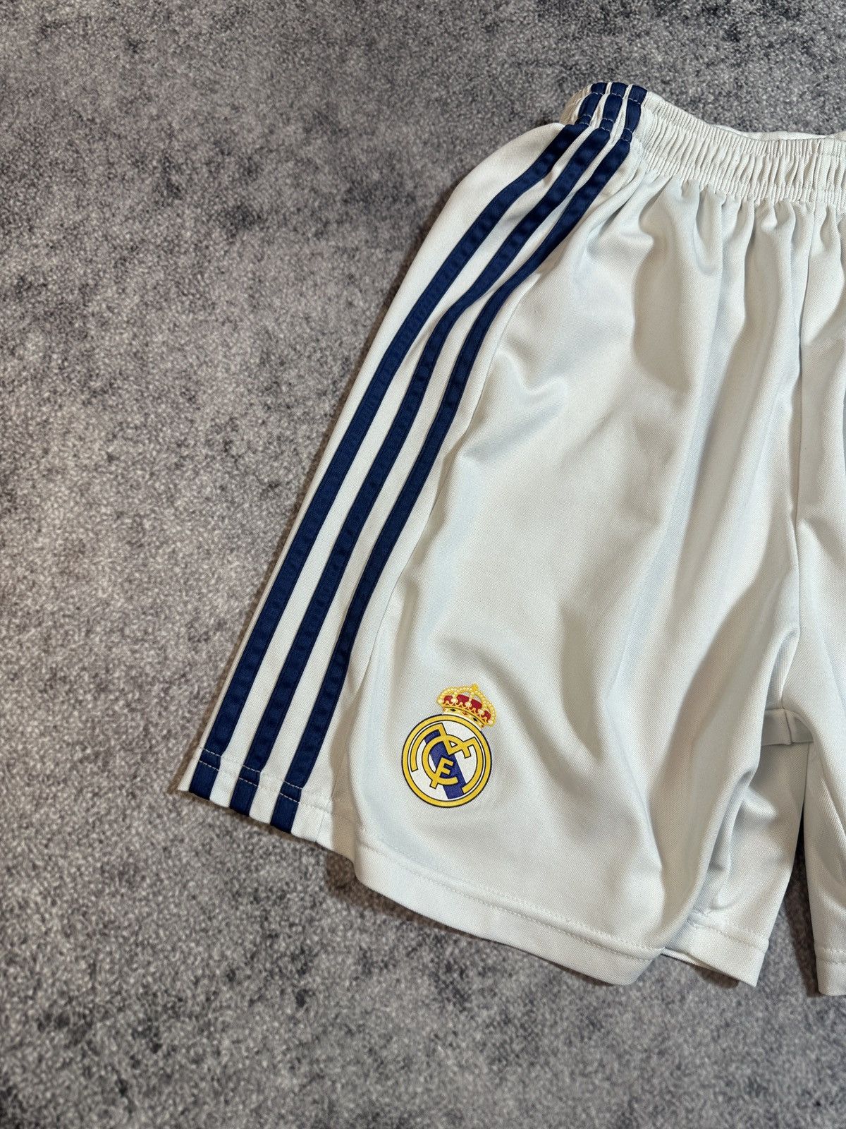 Adidas Vintage Adidas Real Madrid 4 Shorts Rare Streetwear Soccer S Size US 30 / EU 46 - 2 Thumbnail