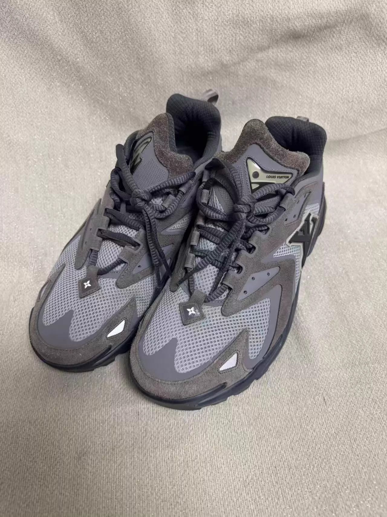 Louis Vuitton Gray High-Top Sneakers Size 9 Size US 9 / EU 42 - 1 Thumbnail