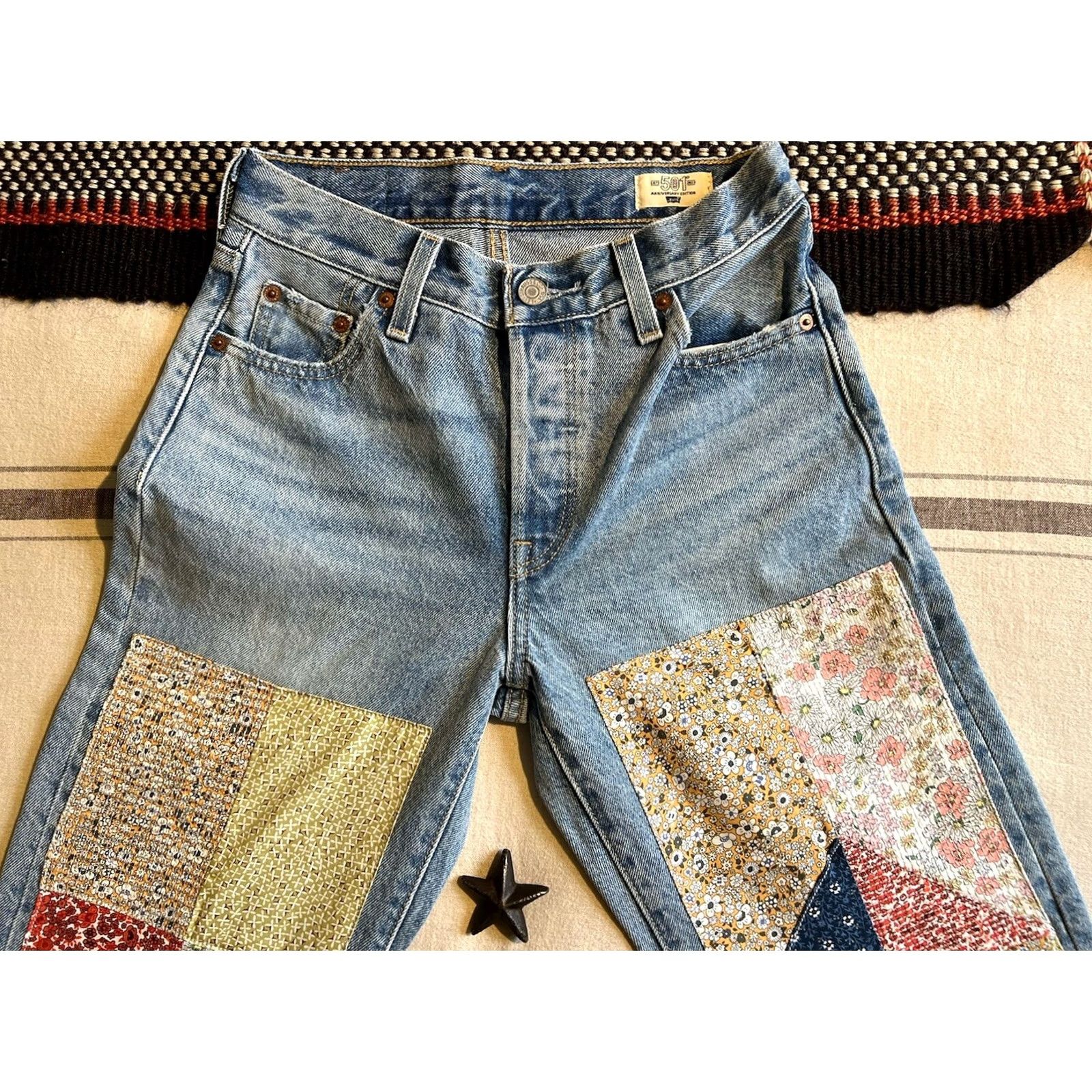 Levi's Levi's 501 Jeans Women Vintage 90s Kasuri Floral Patchwork 26x32 Blue Denim Regular Rise 5-Pocket Distressed Womens Jeans Size 26" / US 2 / IT 38 - 4 Thumbnail