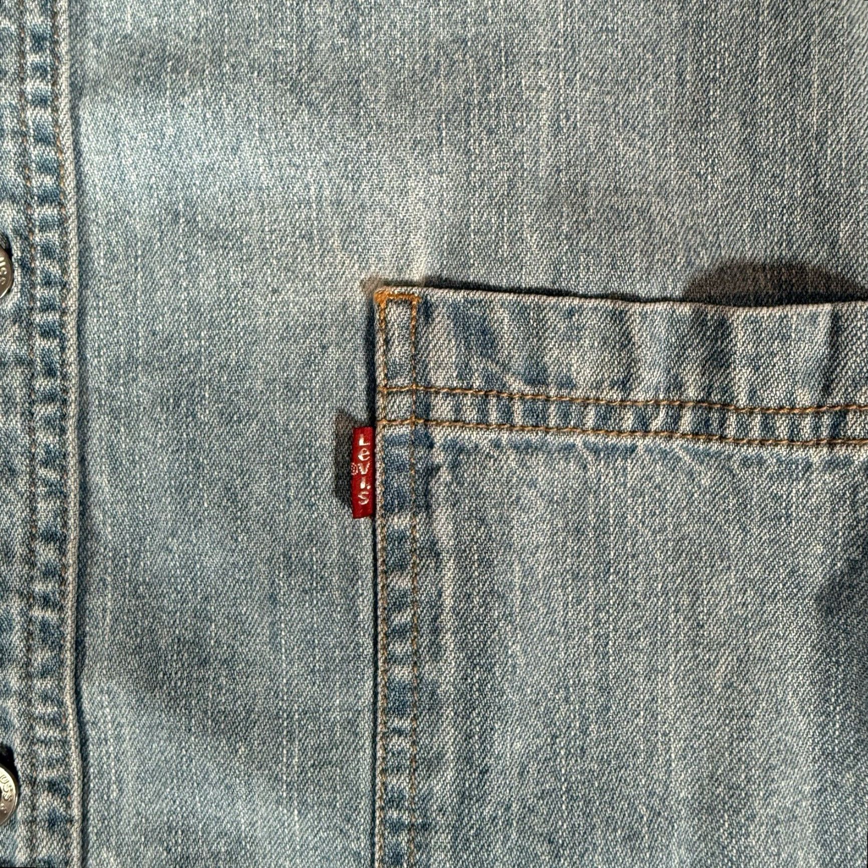 Levi's VINTAGE Levi's Red Tab Denim Shirt XL Tall Fit Light Wash Relaxed Casual Pockets Retro Mens Size US XL / EU 56 / 4 - 4 Thumbnail