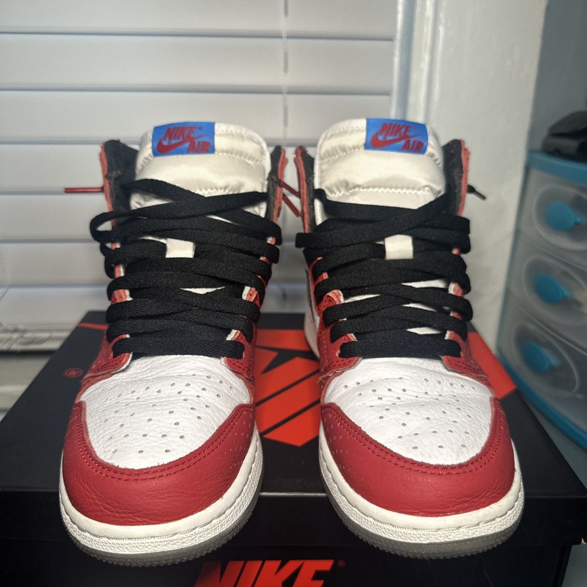Jordan Brand × Nike *Nike Air Jordan 1 Retro High GS Spiderman Origin Story Size US 7 / EU 40 - 7 Thumbnail