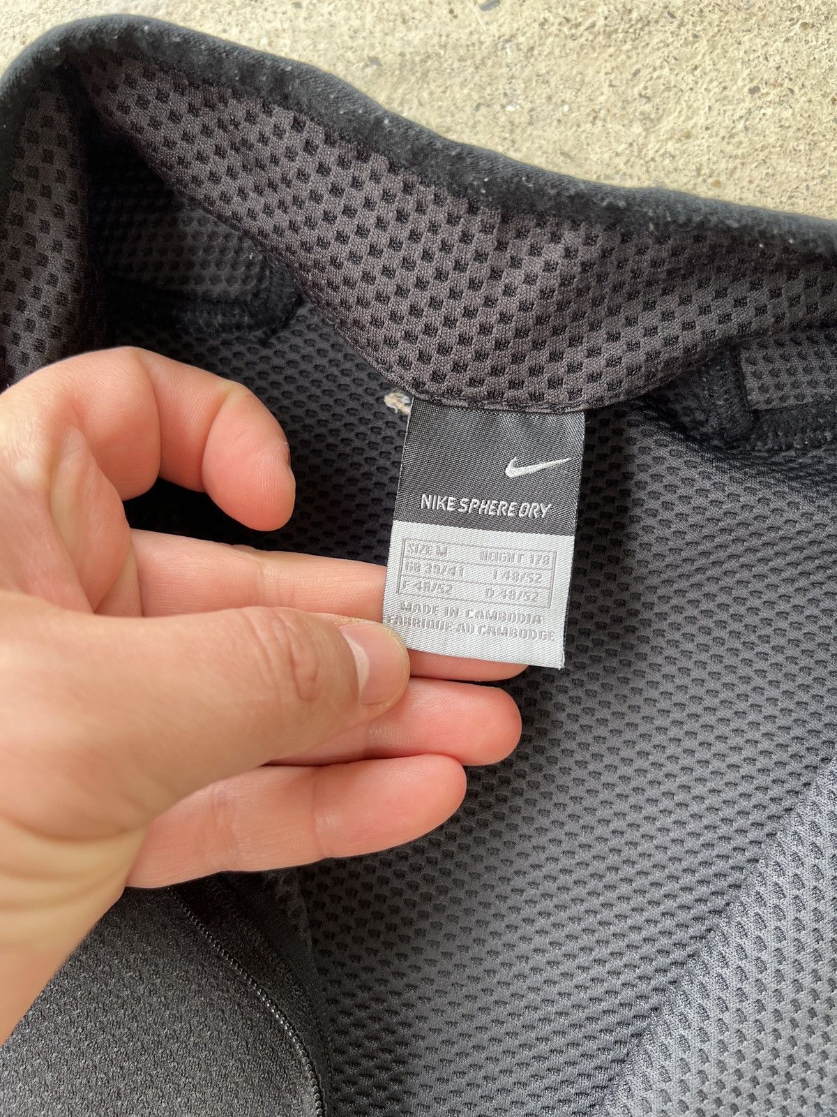 Nike Nike Sphere Dry Vintage Size US M / EU 48-50 / 2 - 5 Thumbnail